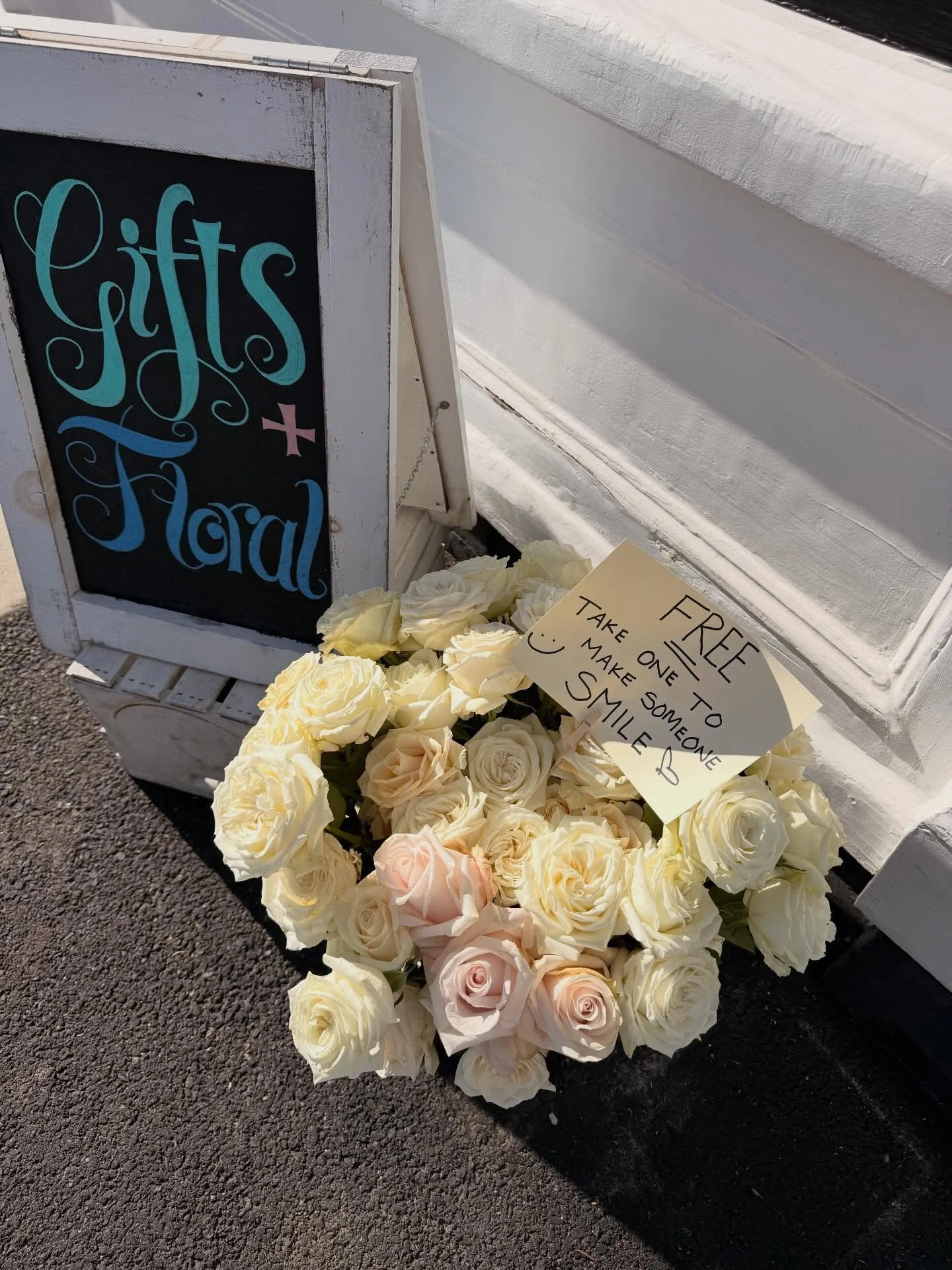 Can you believe these are 2 weeks old!? Stop by L&amp;M for a free rose and make someone smile today 🥰🤗