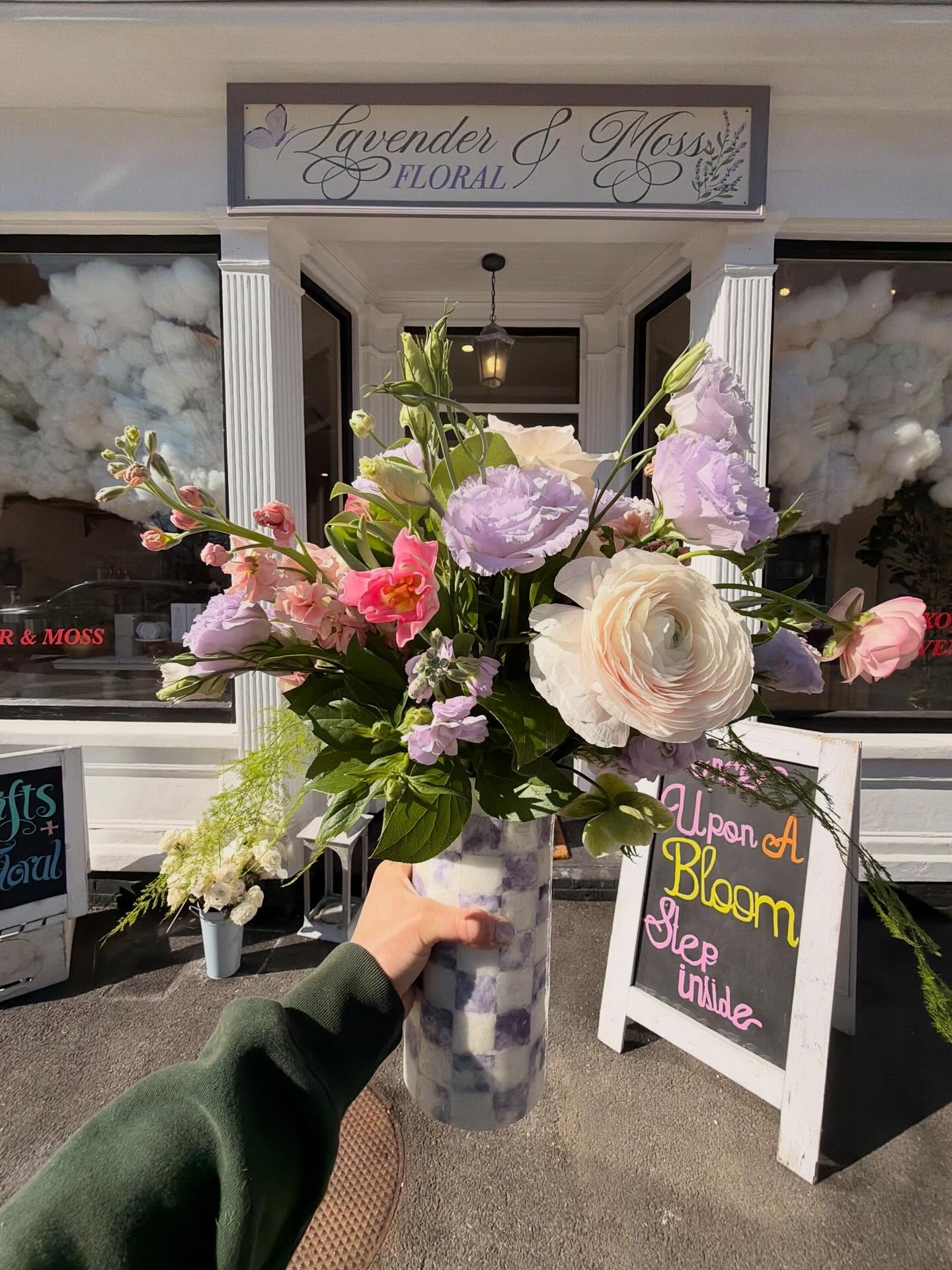 The most Lavender &amp; Moss arrangement so far this year 💜🌸🎀✨