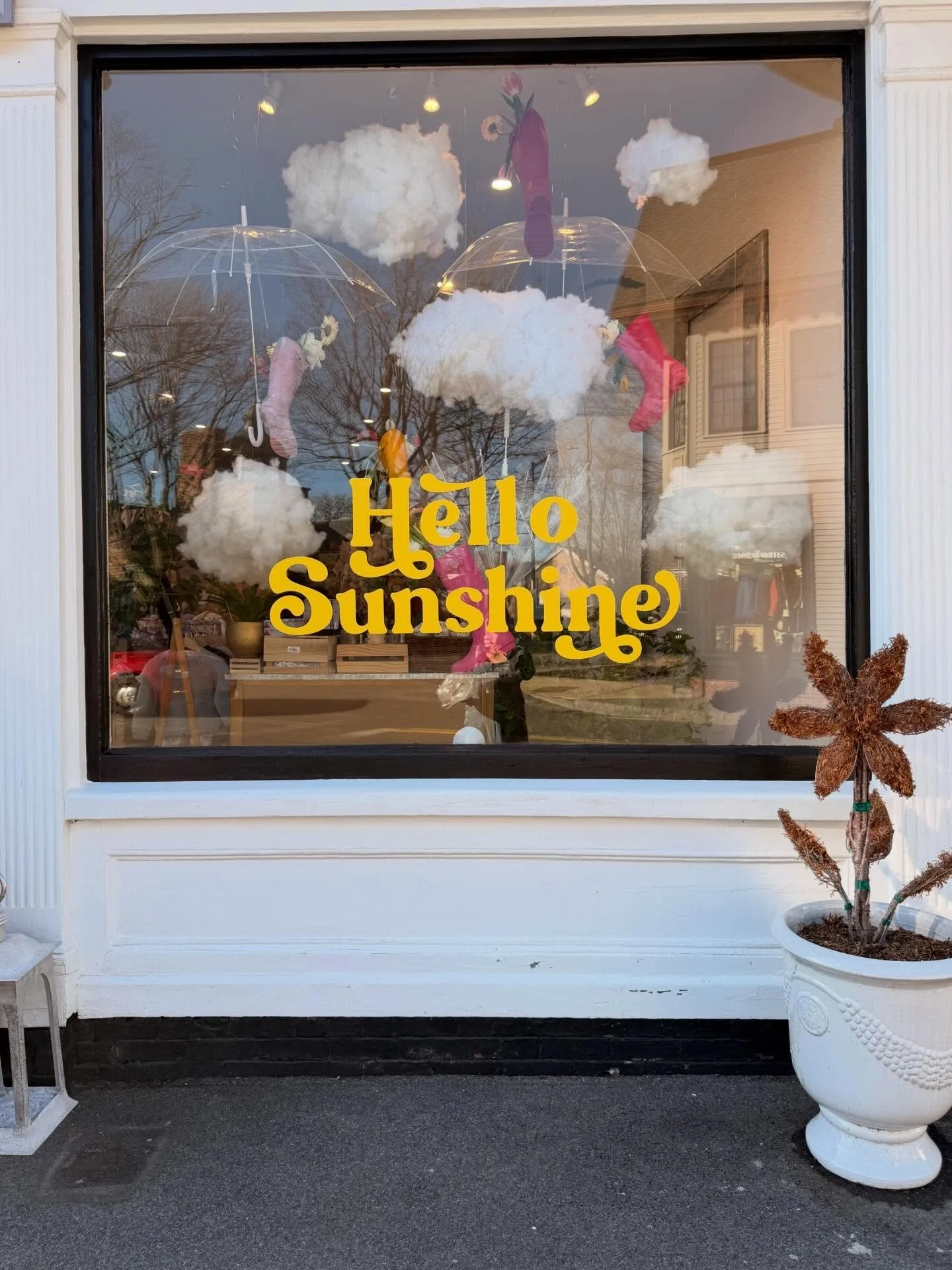 Just when we thought the windows couldn&rsquo;t get any cuter&hellip; we added a bit of sunshine 🌞✨💛🌻🌼🐝