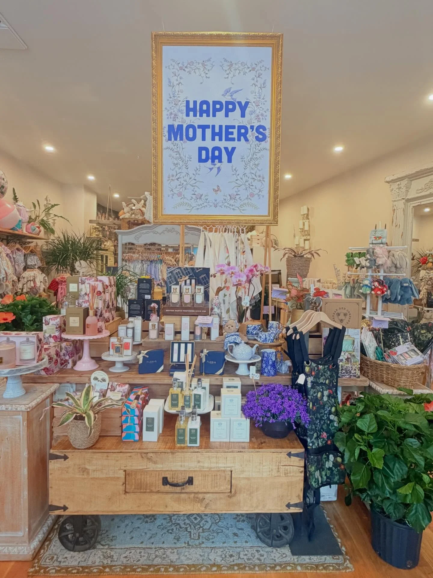 A little something for every kind of mom&hellip; 🌸
the garden-loving, story-reading, honey-sweet, always-glowing kind 💛 Shop Lavender &amp; Moss this Mother&rsquo;s Day 🎀