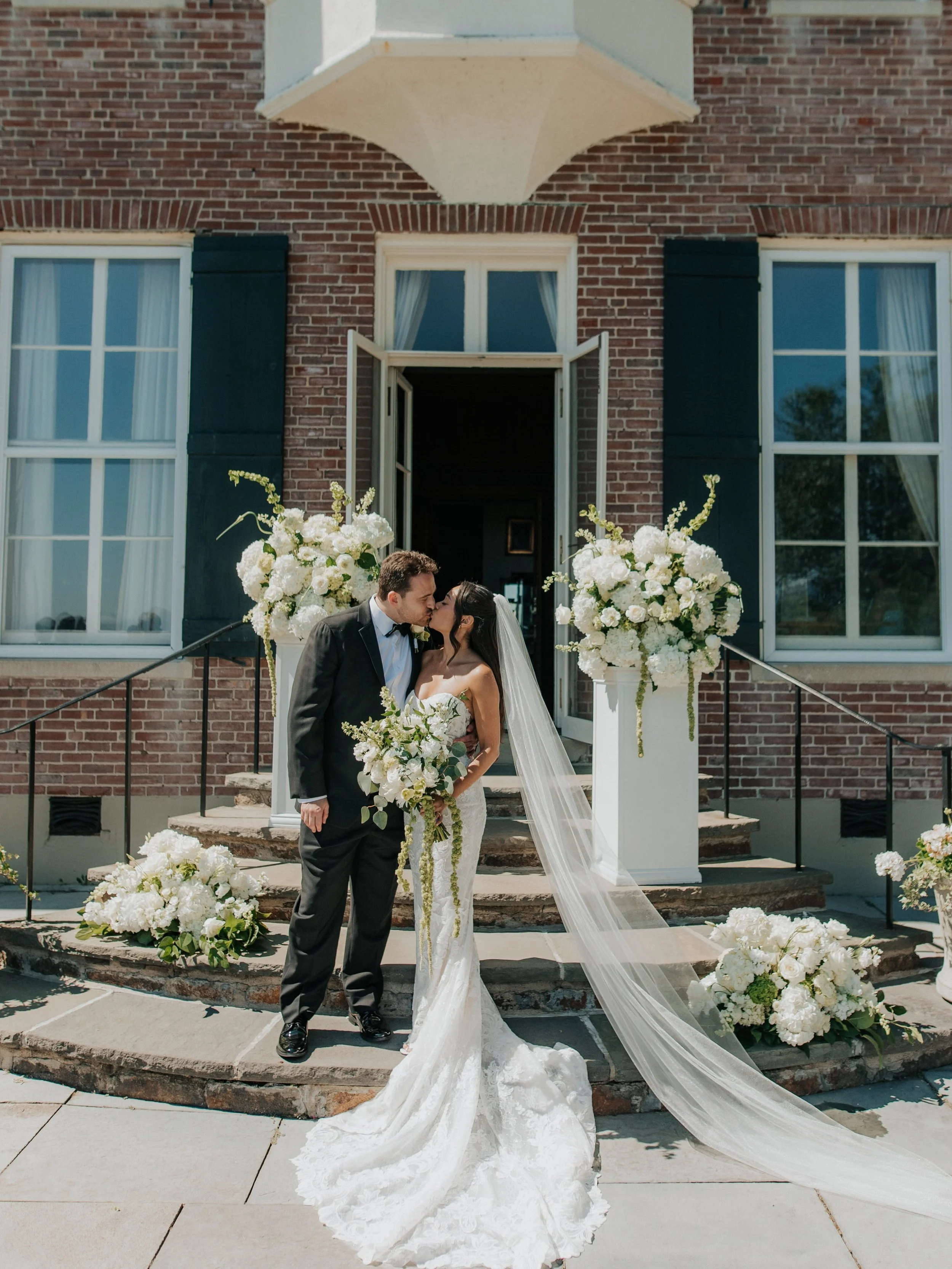 The most timeless wedding by the sea 🕊️