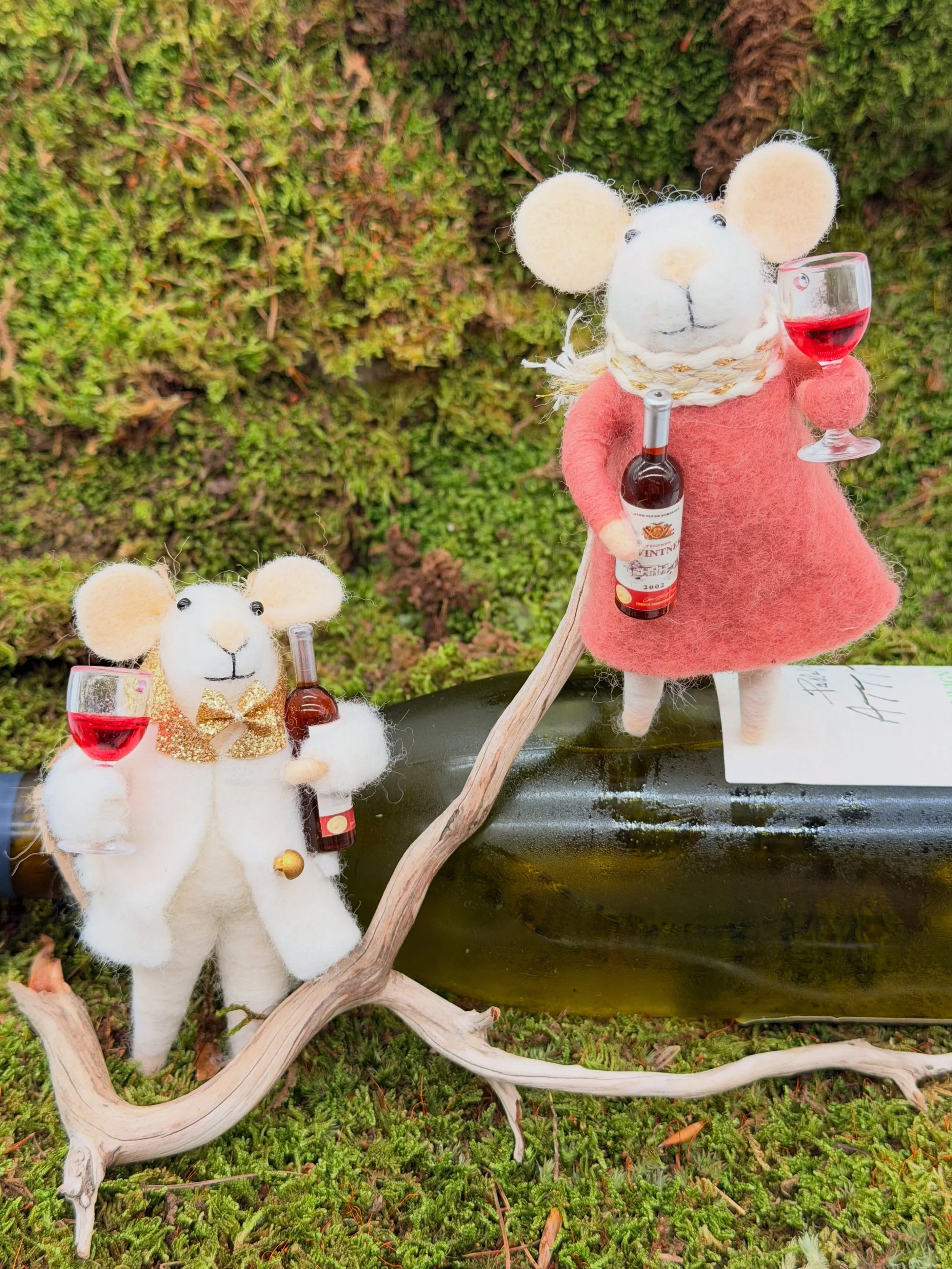 The perfect addition to a bottle of wine from @oliva_enoteca 🐭🍷 Fine your mouse friends at L&amp;M today through the holidays!