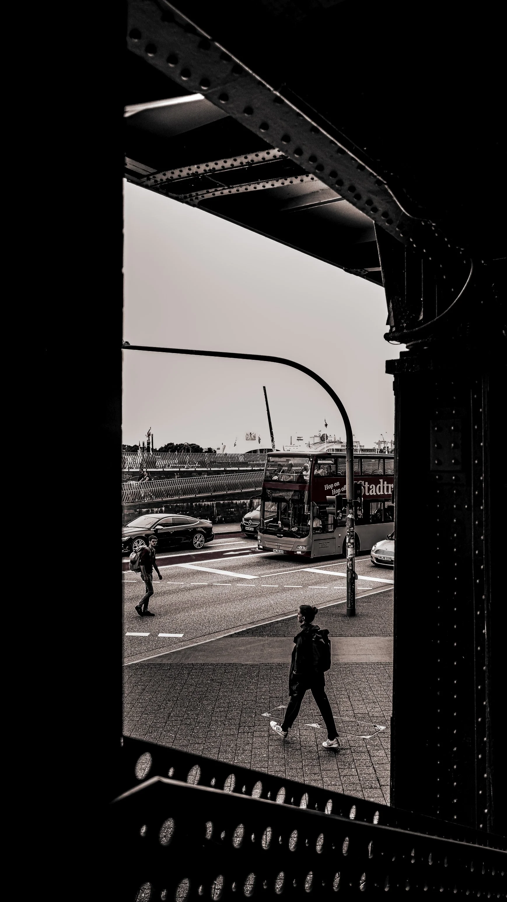 supportive frame, Hamburg Baumwall
Fujifilm X-T5, Fujinon XF18mm f/2. R