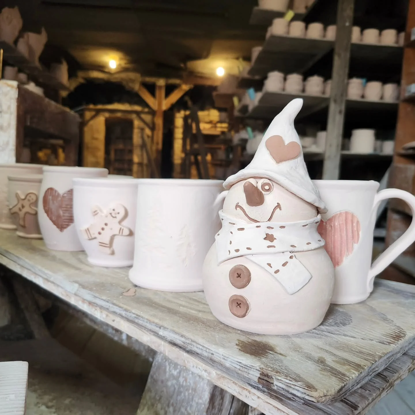 We're loading up another kiln and this one is jam packed with one of a kind Christmas items! Join us Saturday and Sunday in the town square for Scenery Hill light up night. 

#sceneryhill #sceneryhillpa #snowman #potterysnowman #christmas #christmasd