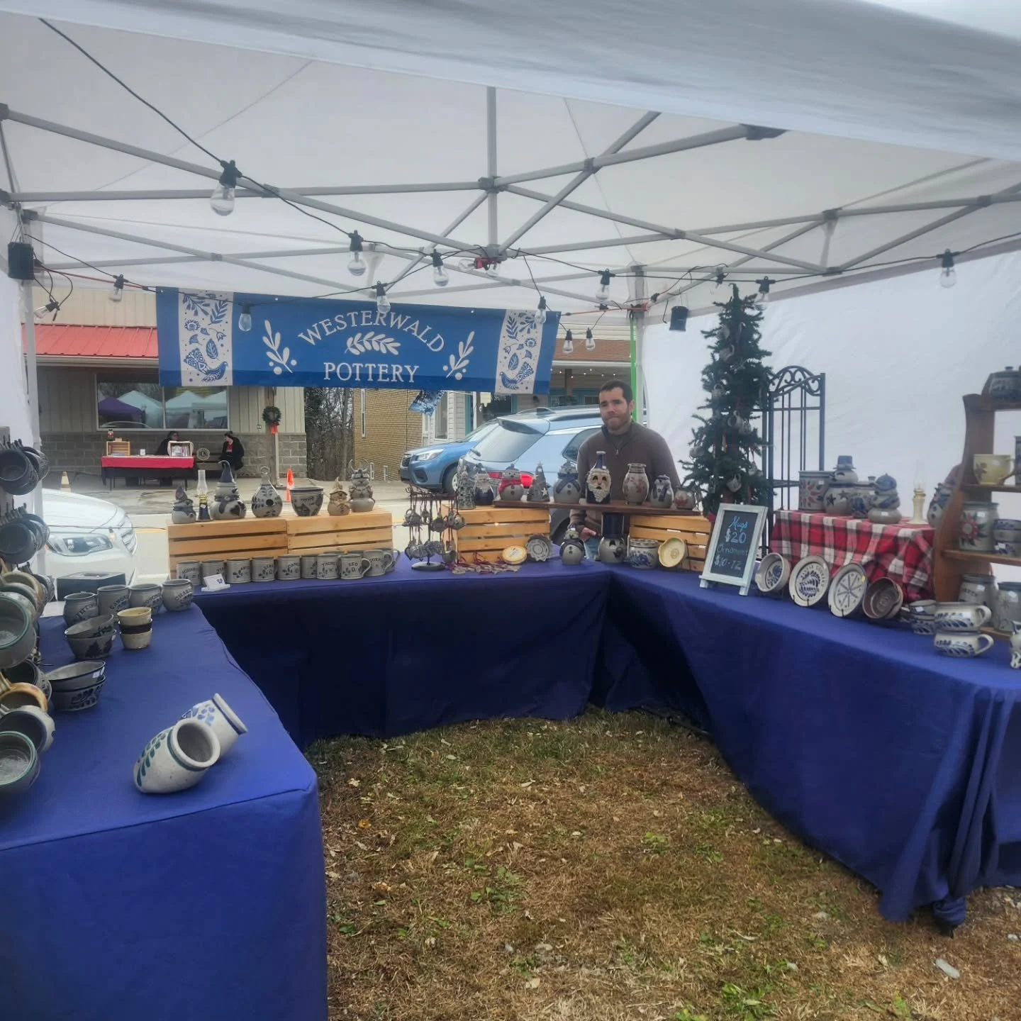 We are ready for Christmas! Visit us in Scenery Hill town square today and tomorrow for one of a kind decor and gifts.

#sceneryhill #sceneryhill #snowman #potterysnowman #potterysanta #potterygifts #giftideas #uniquepottery