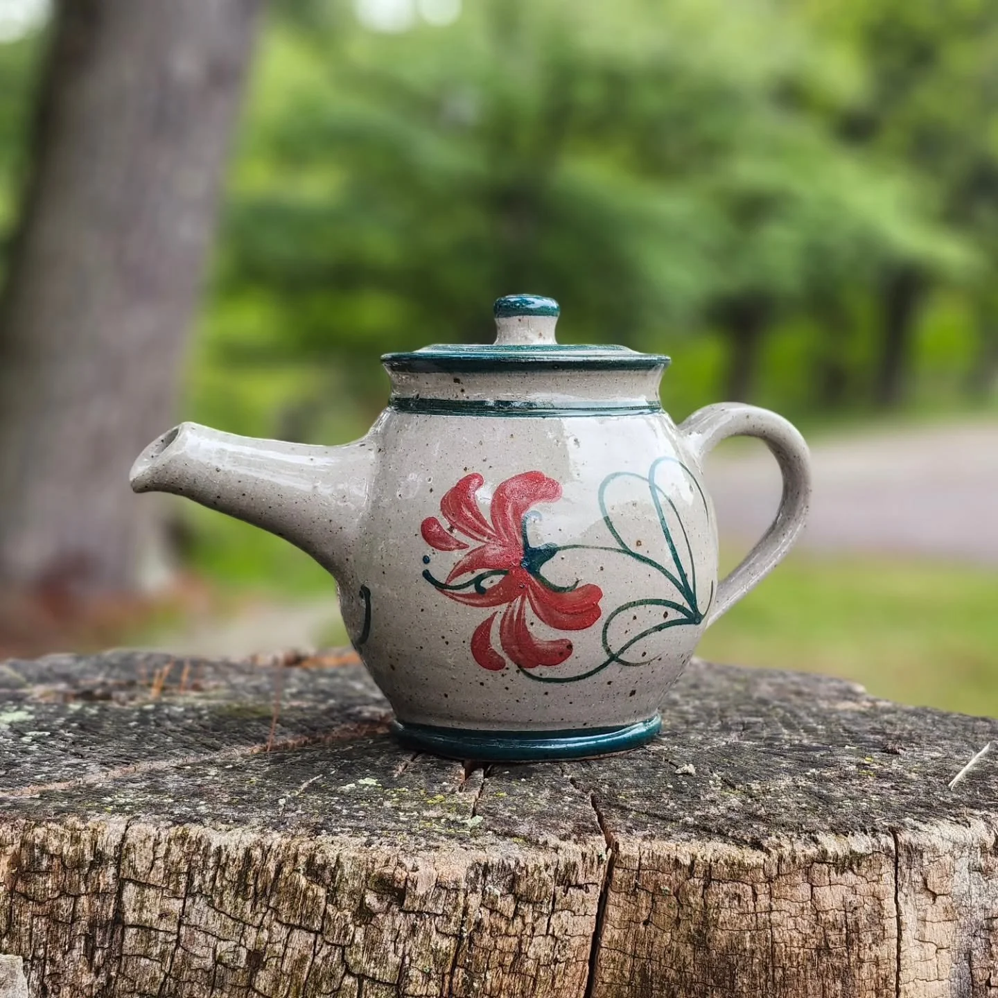 We're praying this rain clears up for the weekend! Take 10% off gift shop sales tomorrow Friday, May 15 -Saturday, May 16 and $3 seconds. 

We will be set up in town Saturday-Sunday. Stay tuned for our display!

#sceneryhill #handthrownpottery #handd