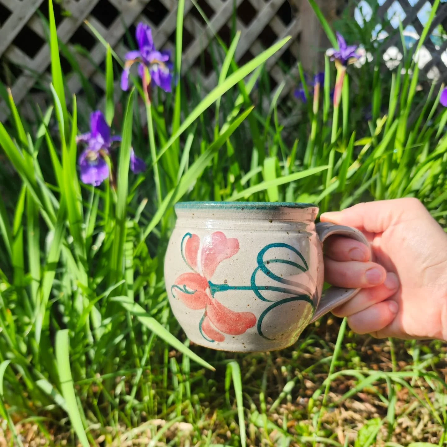 Our American Road style mug pictured with it's inspiration. 

#sceneryhill #iris #inspiredbynature #potterymug #coffeemug