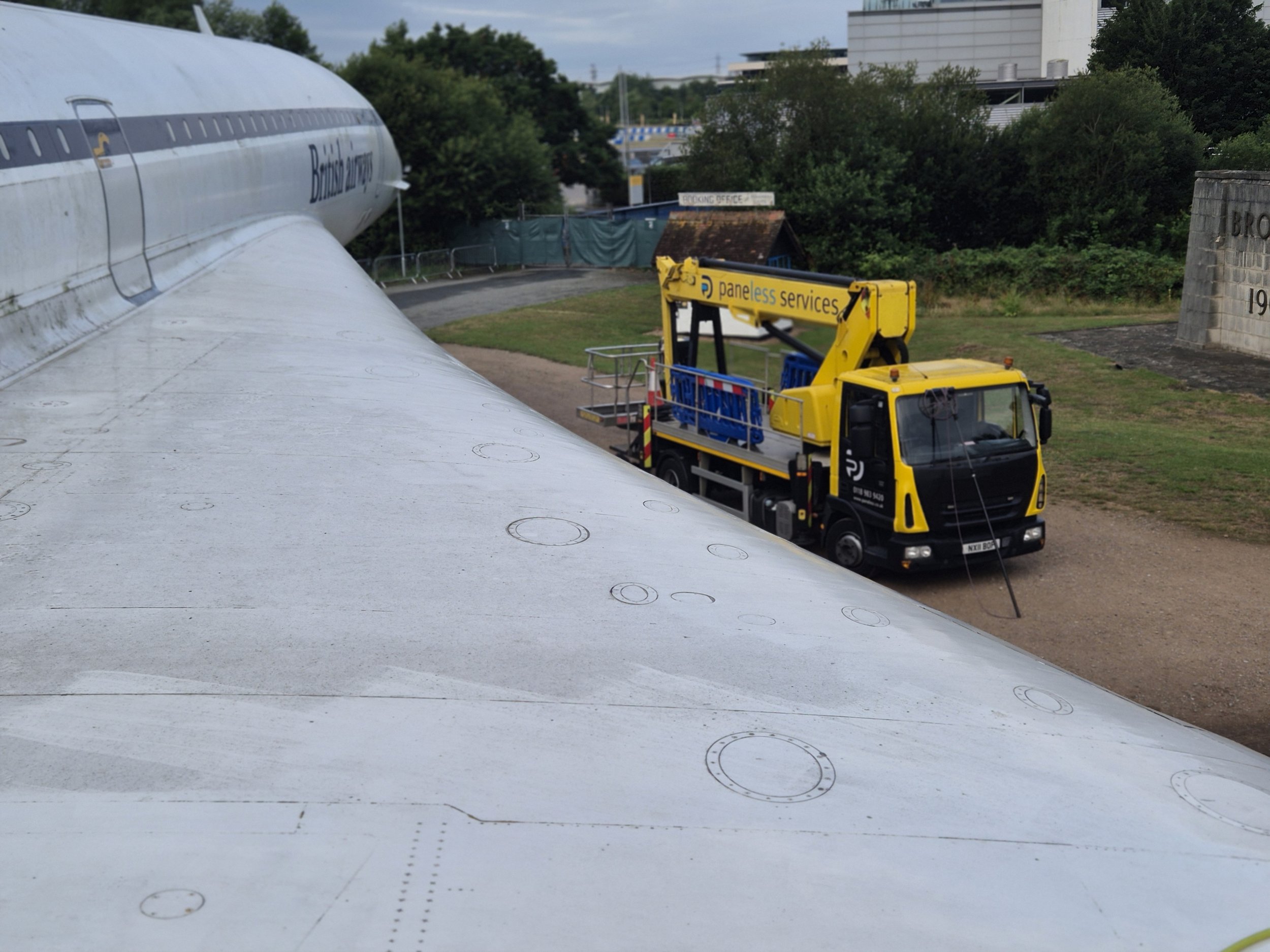 Concorde Wing and MEWP 2.jpg