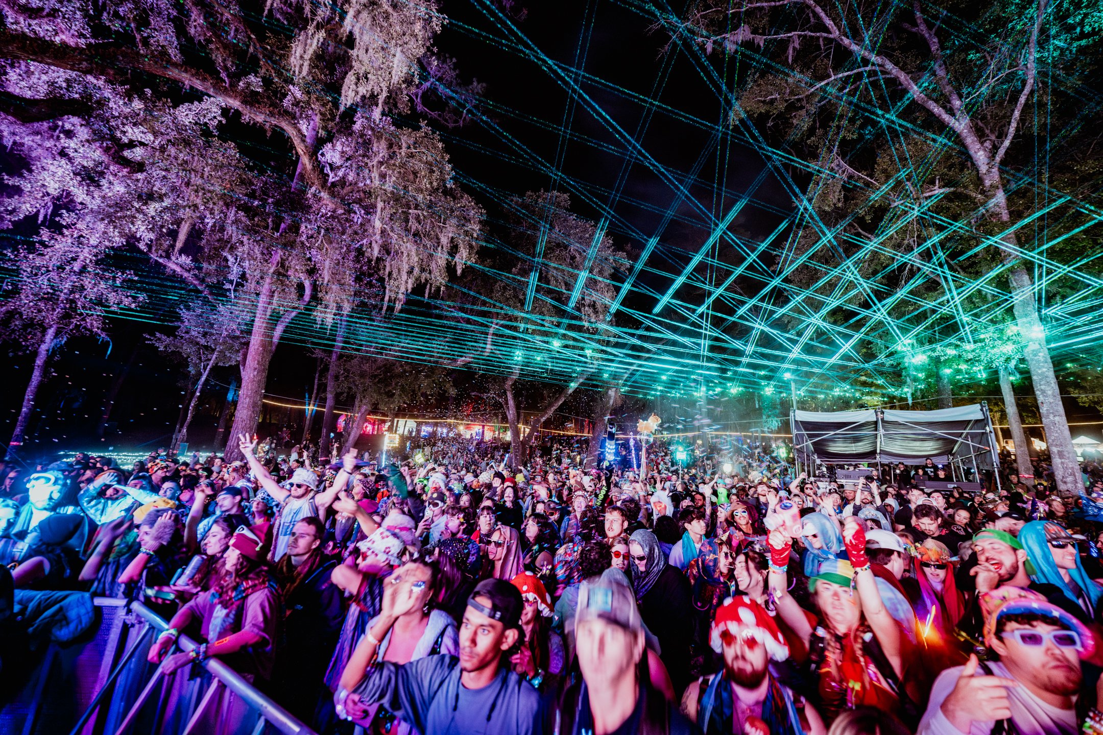 Copy of HULA25-1030-taragracerfoto-crowd-4.jpg