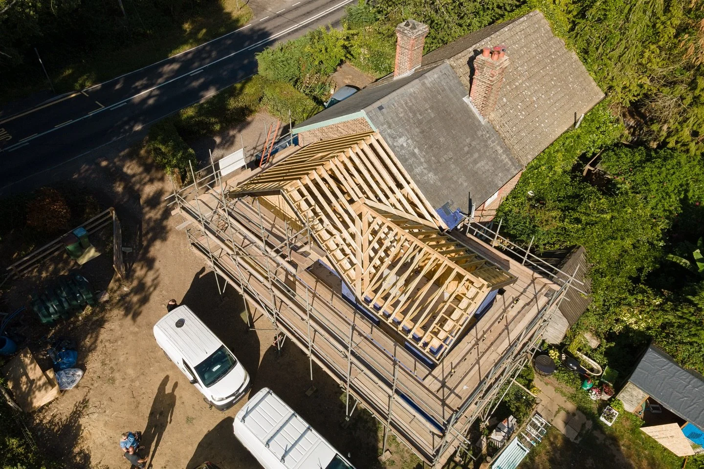 📍 Horsham Extension &ndash; A Look From Above 🚁

Drone shots from our latest project in Horsham &mdash; the timber frame is fully up, roof structure complete, and prepped for the next phase. While the roof tiles are still to go on, the shell is now