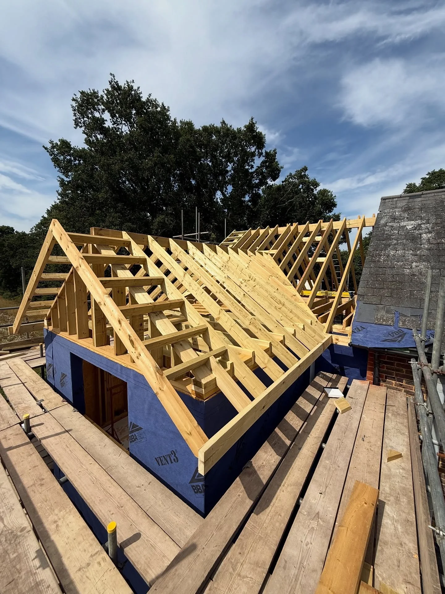Precision from the ground up 🪚🔨

Here&rsquo;s a look at the cut and pitch roof we recently completed in Horsham. Every rafter measured, cut, and installed by hand to create a strong, traditional roof structure built to last.

A proper craft that gi