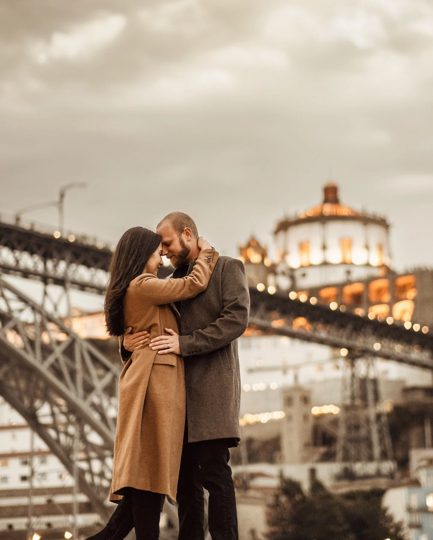Becky, Eric and one of my favorite views in Porto 🖤
.
#portugalphotographer #portophotographer #photographerportugal #portophotoshoot #portugalphotoshoot #portugalphotos #visitportugal #superporto #portophotosession #ensaioportugal #ensaioporto #fot