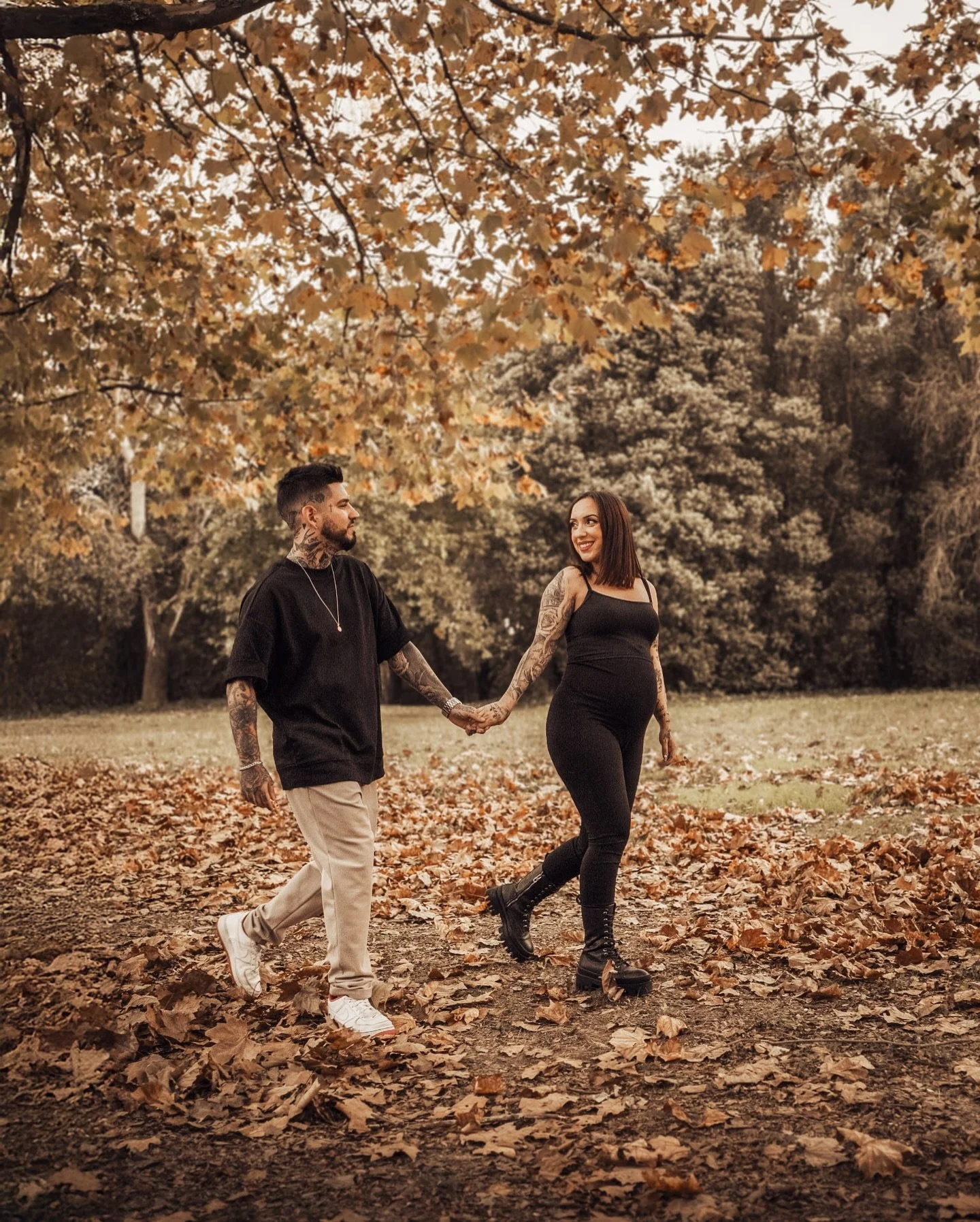 Autumn sessions 🤩🍁
.
#tattooedcouple #tattoophotoshoot #tattooinspiration #tattoolife #portophotographer #portugalphotographer #portophotographer #photographerporto #fotografoporto
