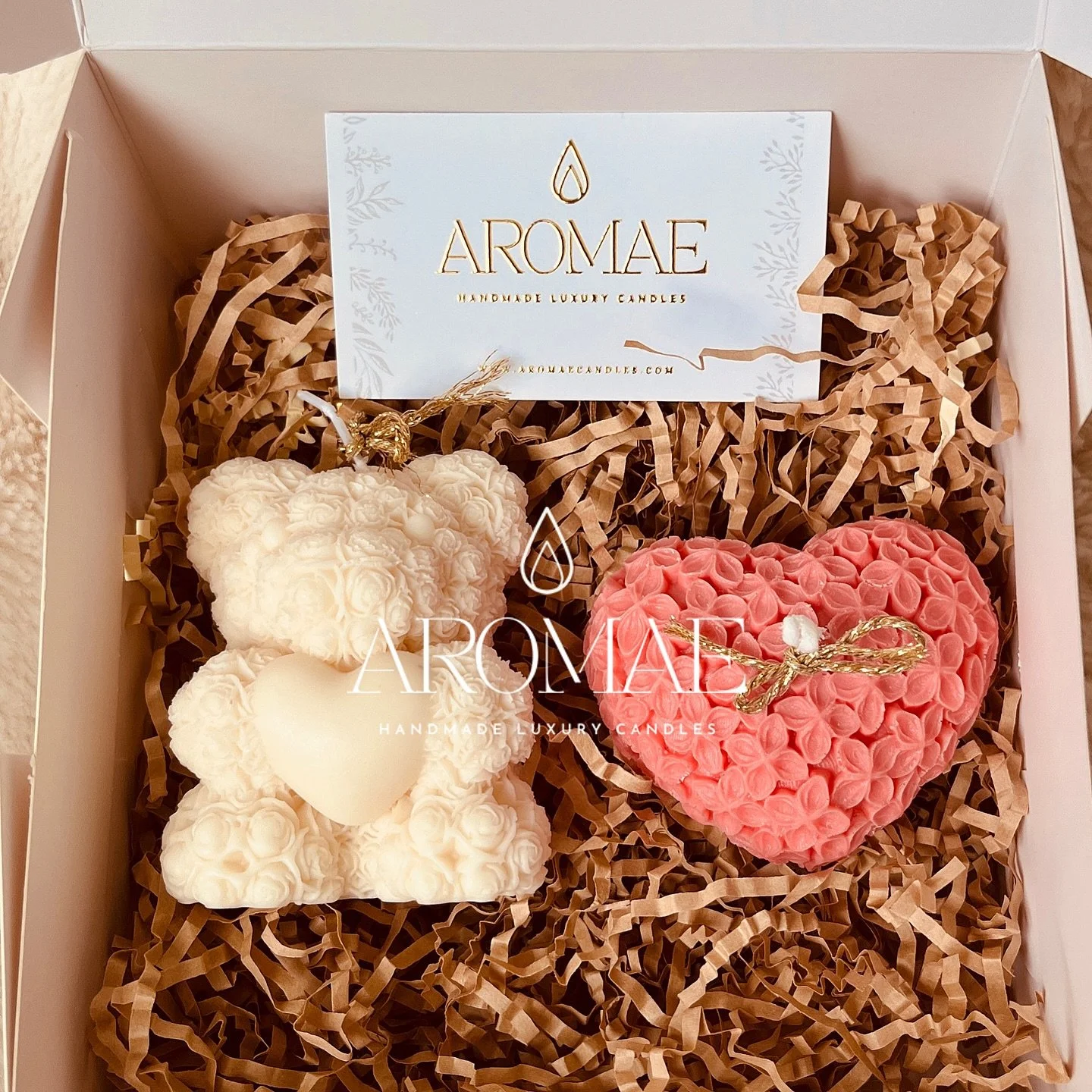 Valentine&rsquo;s candle set 🤍
Made with love.
DM 💌 

#valentinecandles #candleset #handmadecandles #candlesofinstagram #candlelover #romanticgifts #valentinesgiftideas #giftwithlove #luxurycandles #coconutsoywax #nontoxiccandles #handmadewithlove 