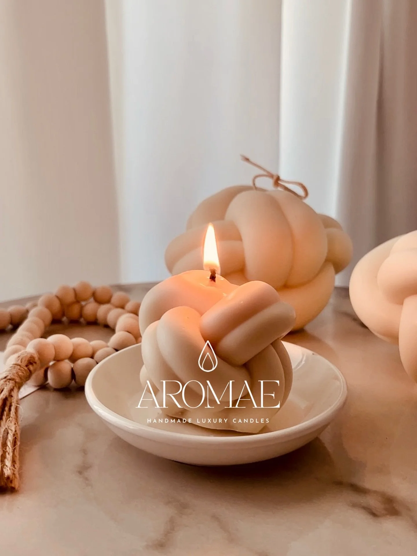 When your home feels cozy, everything feels better 🤍
That&rsquo;s Aromae. 
DM💌

#cozyhome #homedecor #homeinspo #cozyvibes #candlelover #candlesofinstagram #candleaesthetic #luxurycandles #handmadecandles #coconutsoywax #nontoxiccandles #cleanburni