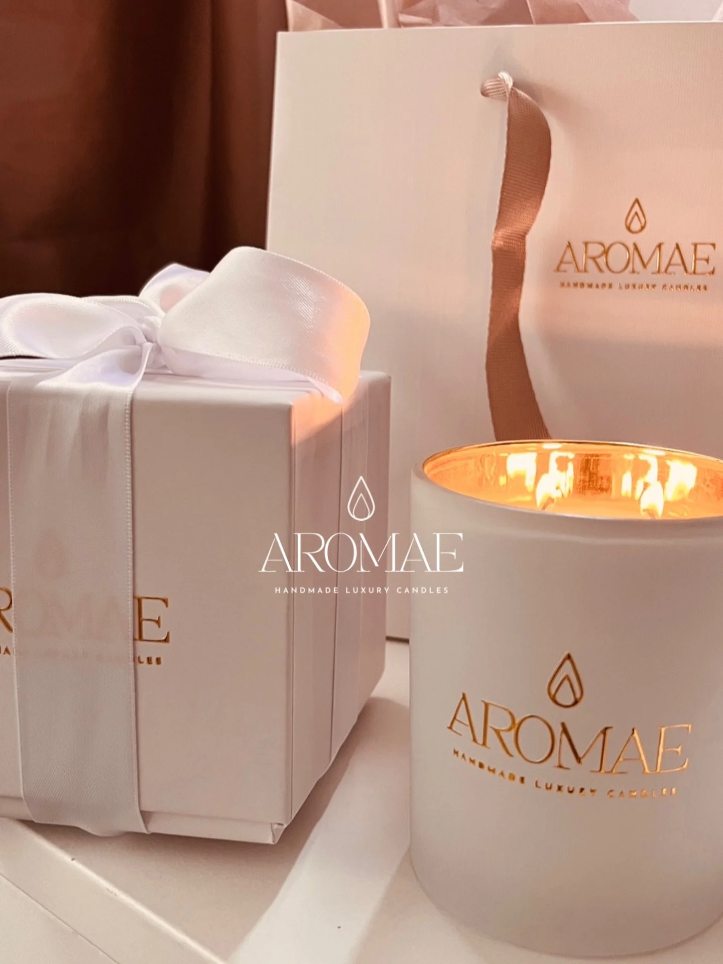 Aromae Signature Candle 🤍
Crafted with coconut soy wax.
Non-toxic. Organic. Eco-friendly. Luxury.
DM💌

#luxurycandles #coconutsoywax #nontoxiccandles #candlesofinstagram #aromaecandles