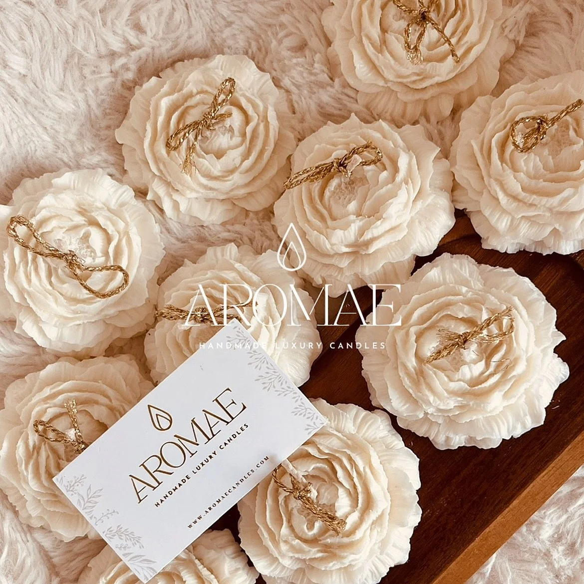 Are you a peony lover too? 🤍
I can&rsquo;t get over how cute they are&hellip; and they smell amazing.
DM to order 💌

#candlesofinstagram #candlelover #handmadecandles #luxurycandles #aromaecandles