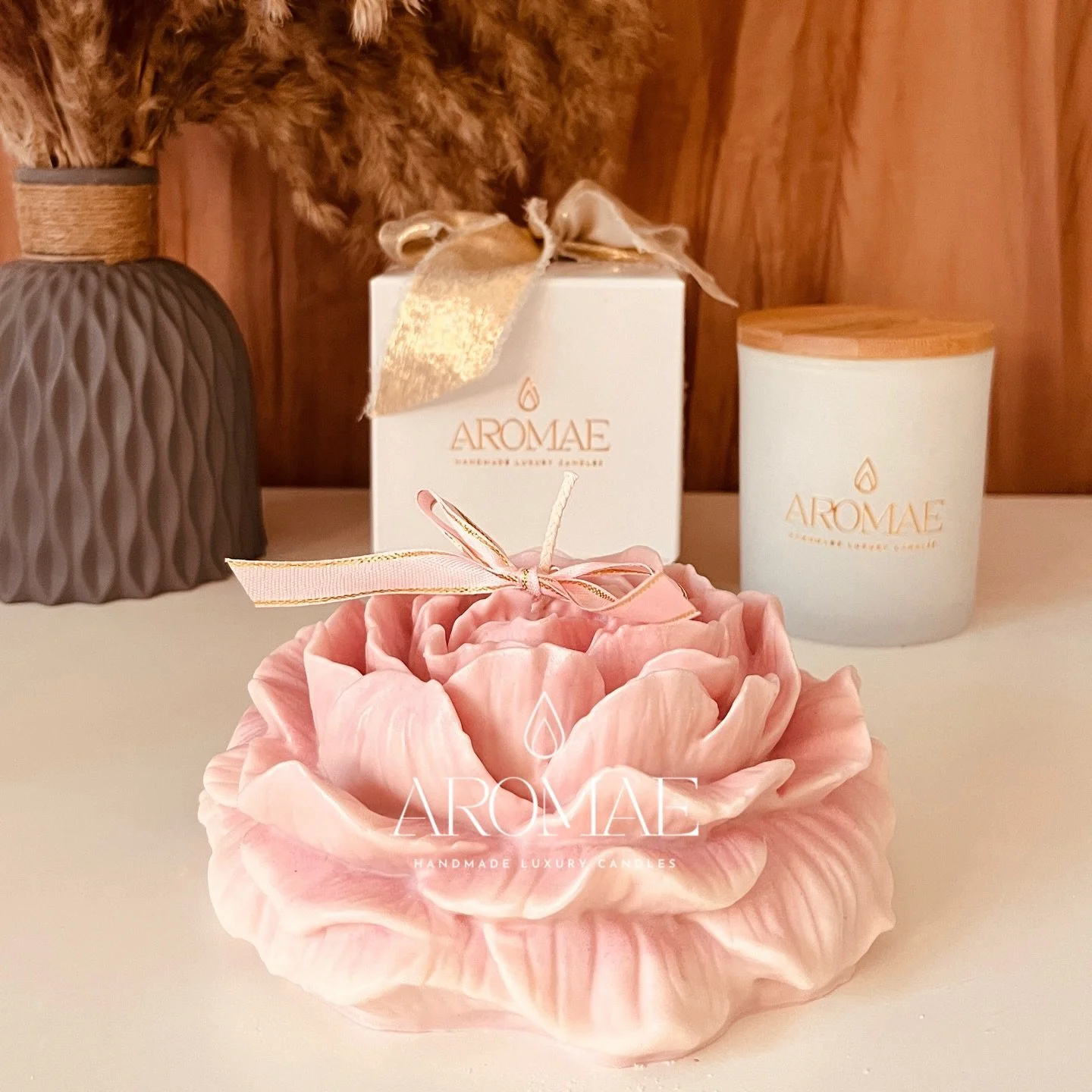 Aromae Peony Candle, the gift that makes her day feel truly special 🤍🌸💕
DM for orders 💌

#MothersDayGift #CandleGift #LuxuryCandles #AromaeCandles #giftforher