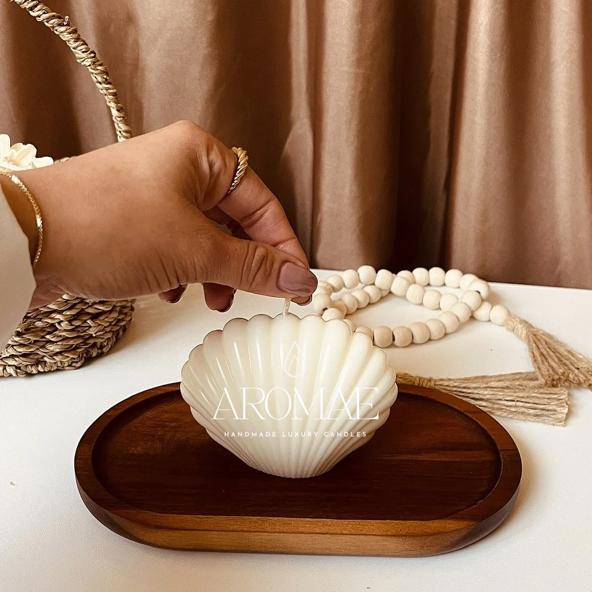 Sometimes it&rsquo;s the little details that make a home feel warm 🤍
Aromae Shell Candle ✨

#cozyhome #candlelover #luxuryhomedecor #handmadecandles #homedecorideas