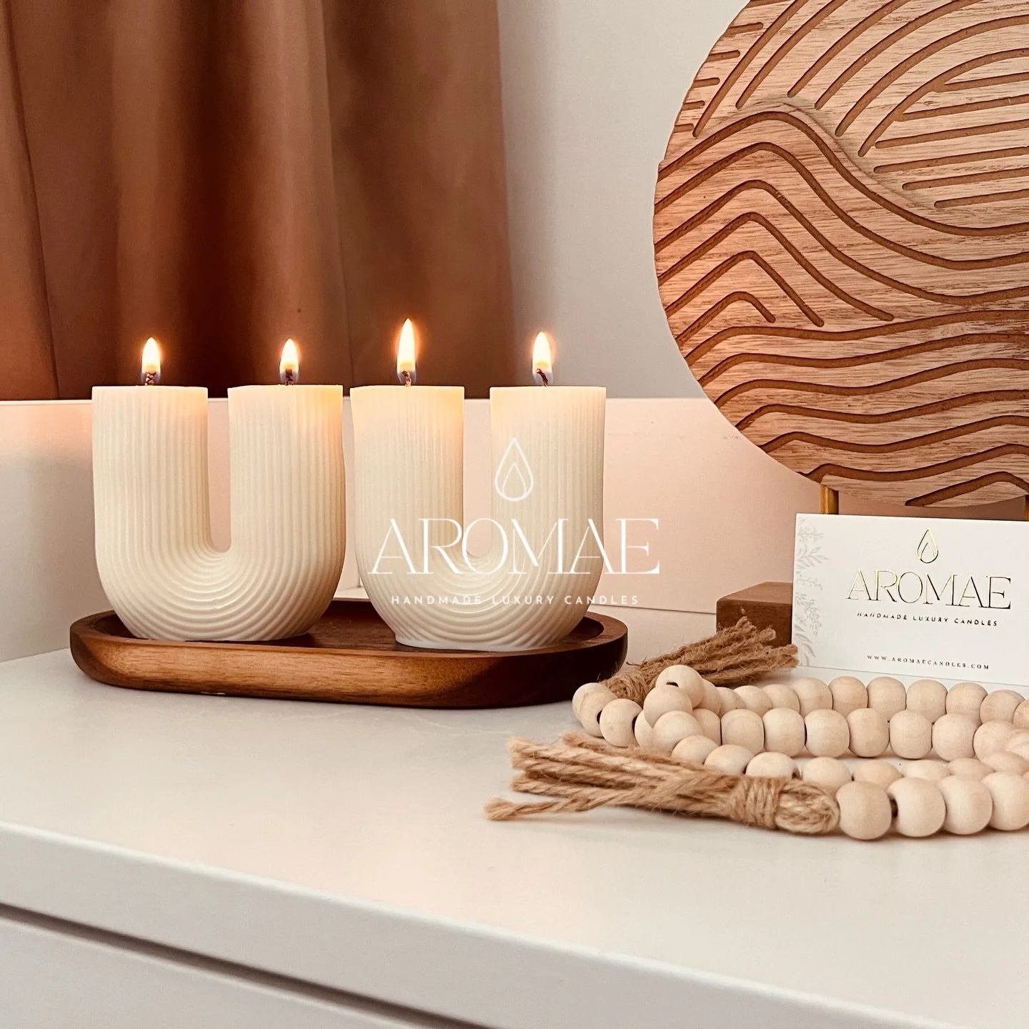 Simple details, cozy spaces, and candles that look beautiful anywhere 🤍 
U-shaped Pillar Candle ✨

#aesthetichomedecor #luxurycandles #homedecorinspiration #cozyhomestyle #handmadecandles