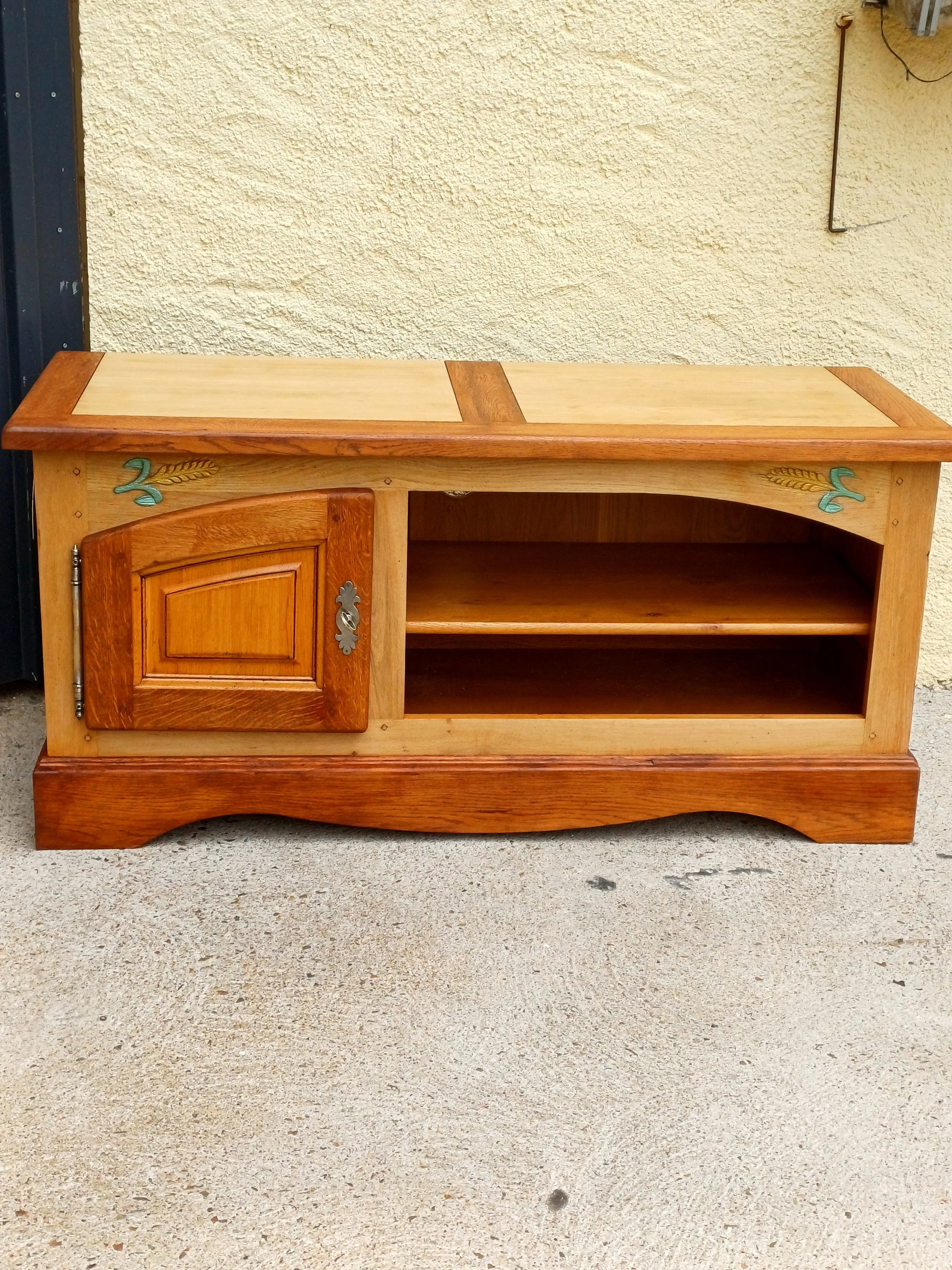 MEUBLE TV / BUFFET BAS EN CHÊNE RELOOKÉ – PIÈCE UNIQUE – 140 CM