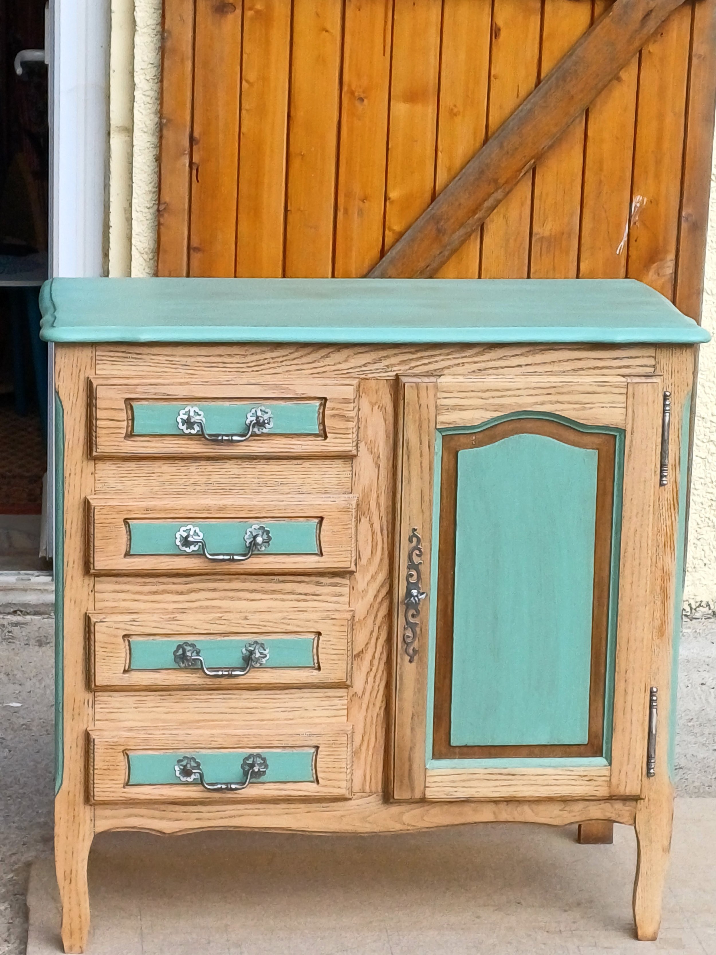 Meuble en chêne relooké – 1 porte, 4 tiroirs 1 étagère – pièce unique