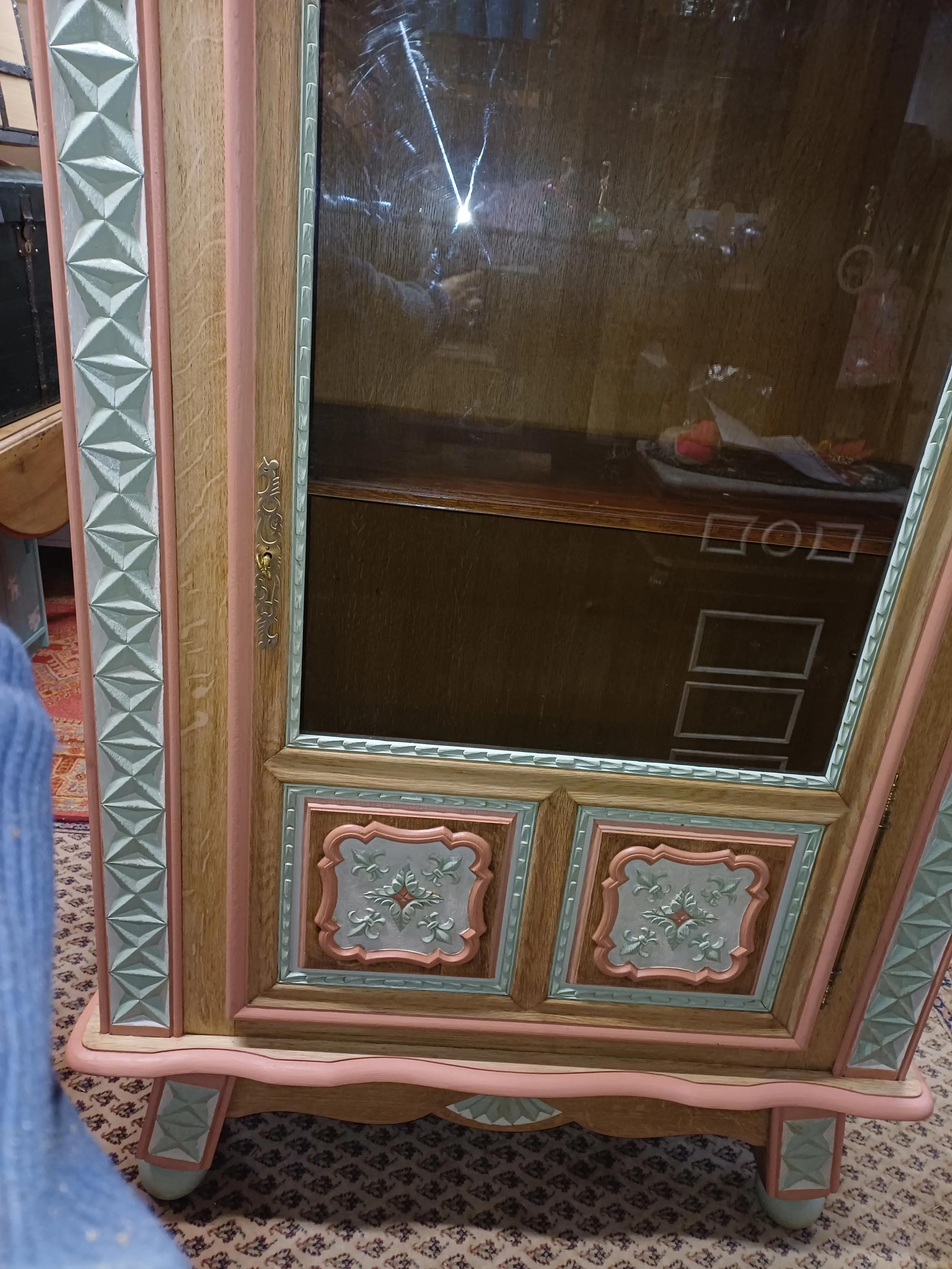 Vitrine ancienne relookée – 1 étagère – Style chic et décoratif