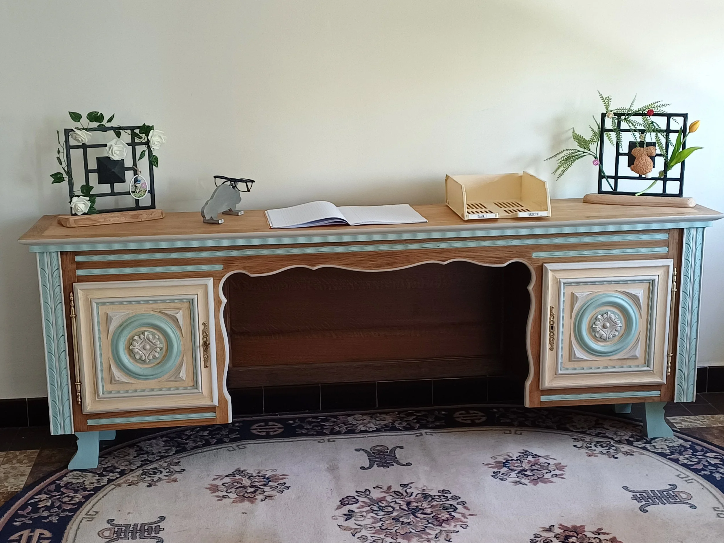 “Enfilade vintage en chêne massif relookée – meuble TV - bureau campagne chic vert aqua”