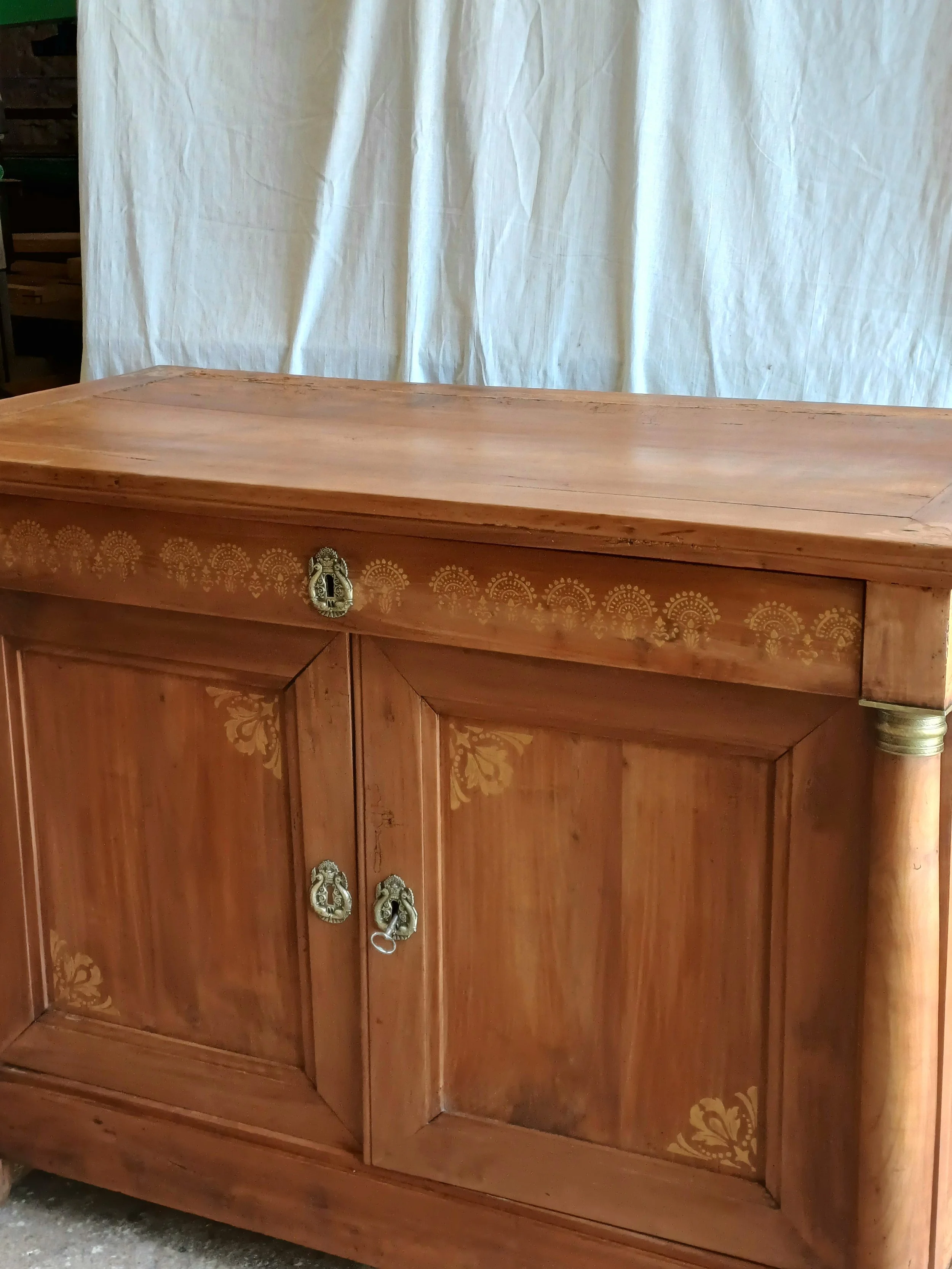 buffet ancien de style Restauration / Louis-Philippe