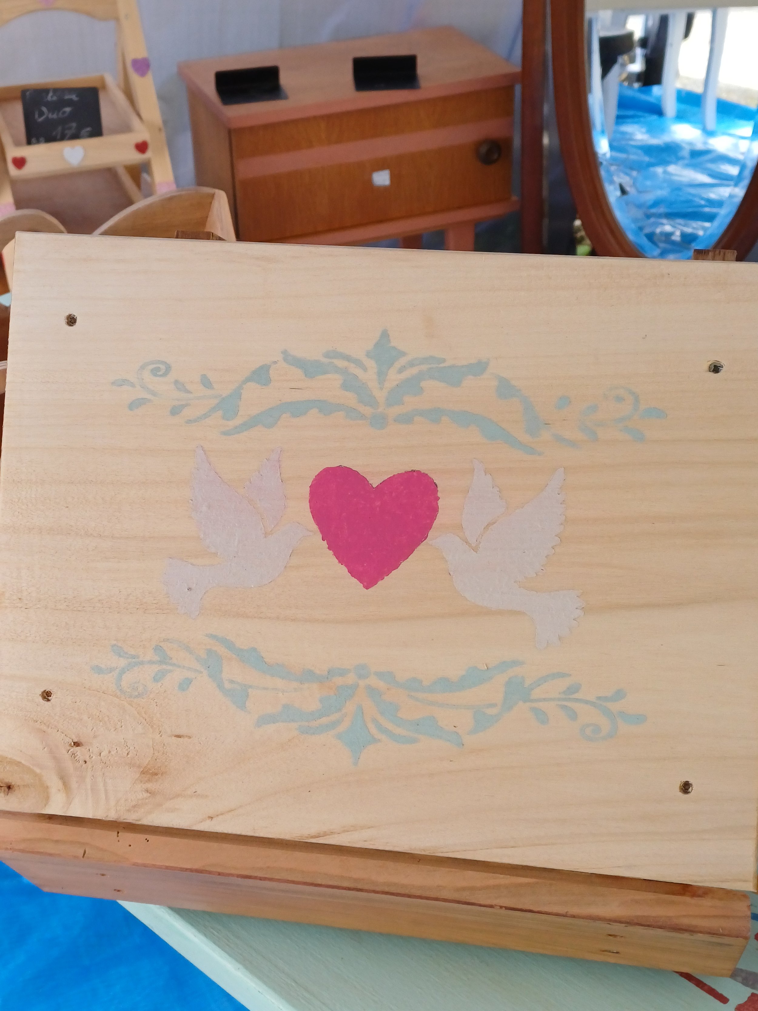 Panier artisanal transformable en table individuelle de pique-nique