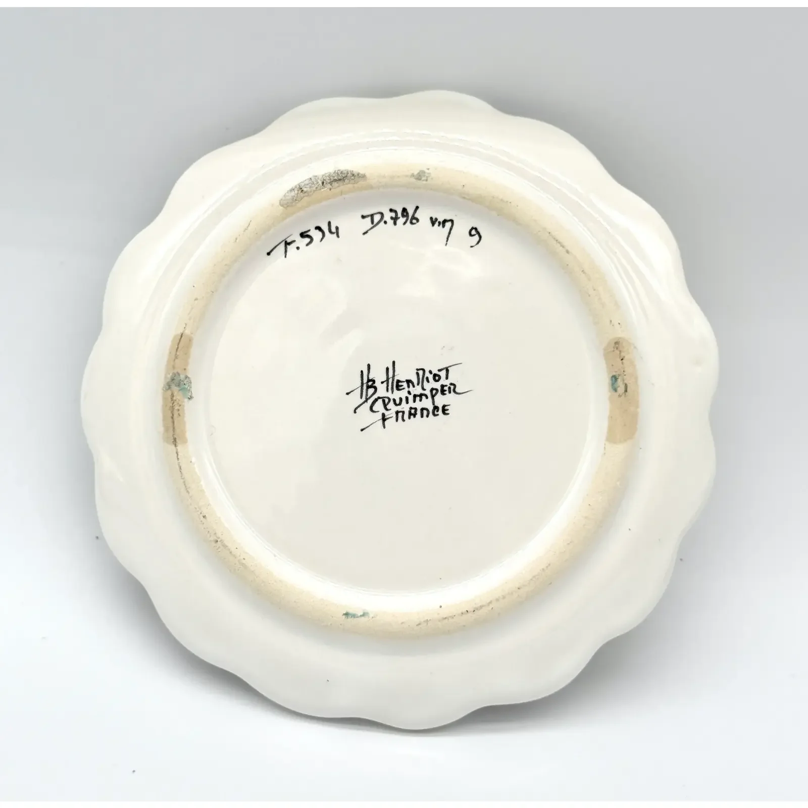 pair-of-late-20th-century-small-henriot-quimper-faience-dishes-5630.webp