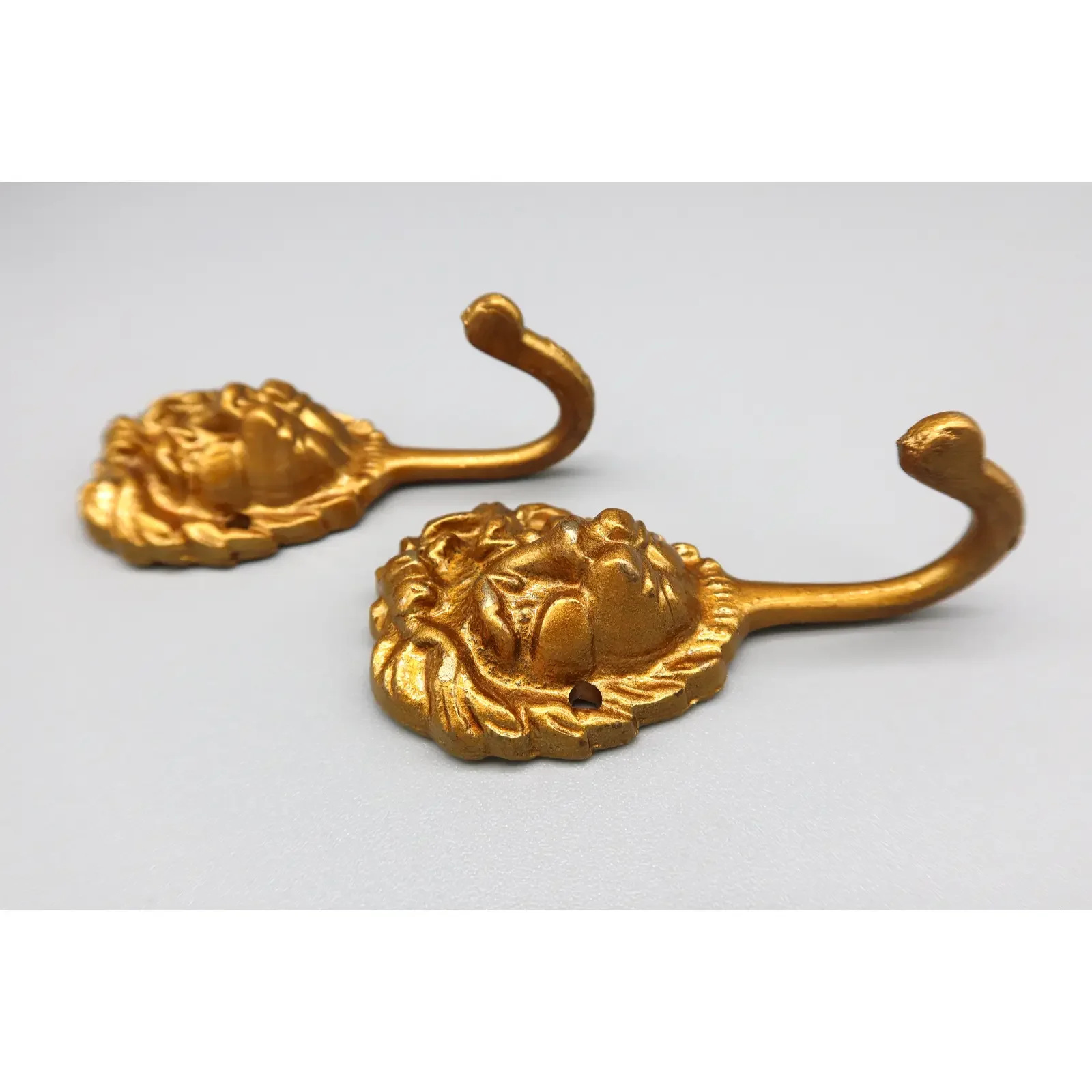 pair-of-vintage-lion-wall-hooks-5683.webp