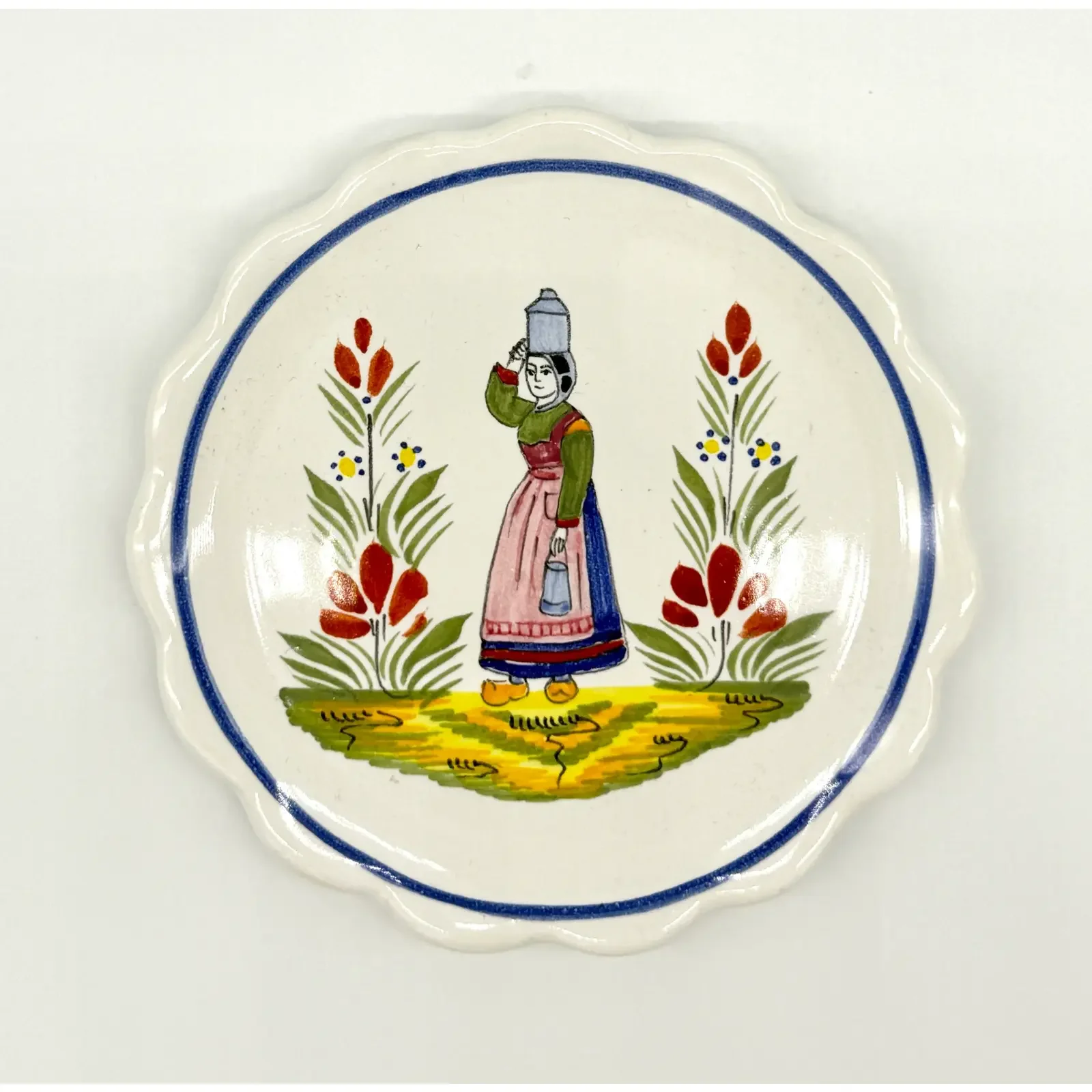 pair-of-late-20th-century-small-henriot-quimper-faience-dishes-0553.webp