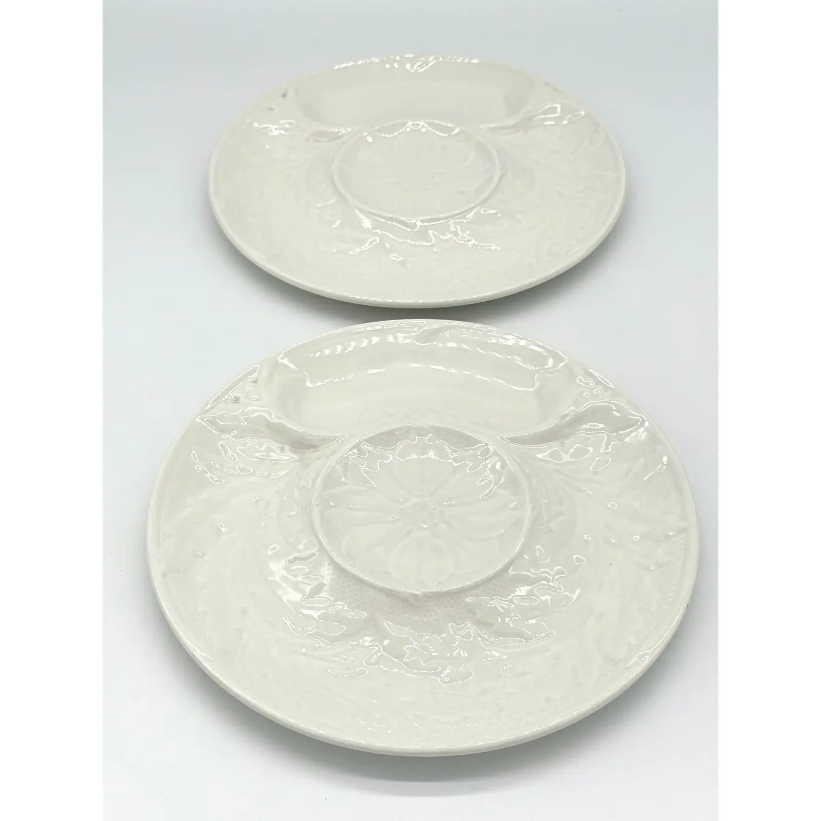 pair-of-1960s-french-gien-white-majolica-artichoke-plates-1390.webp