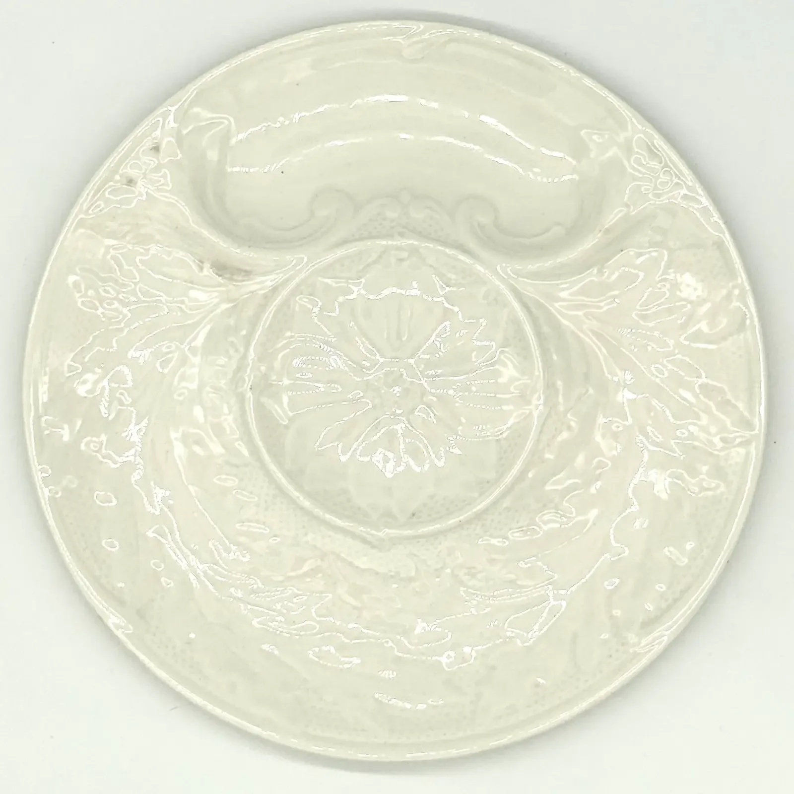 pair-of-1960s-french-gien-white-majolica-artichoke-plates-8723.webp