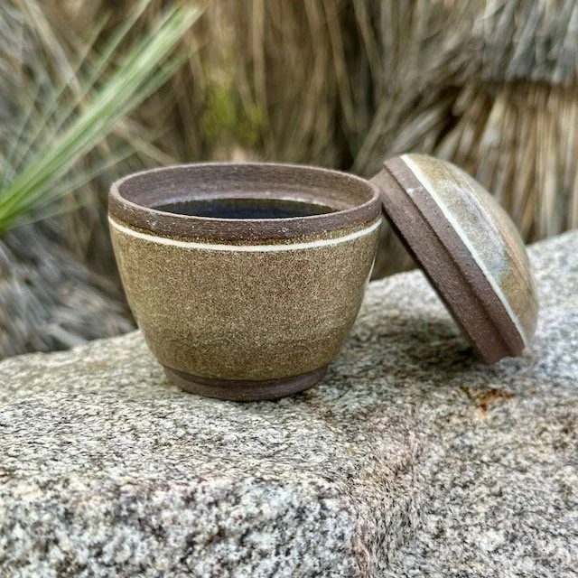 Small lidded jar, white slip inlay lines