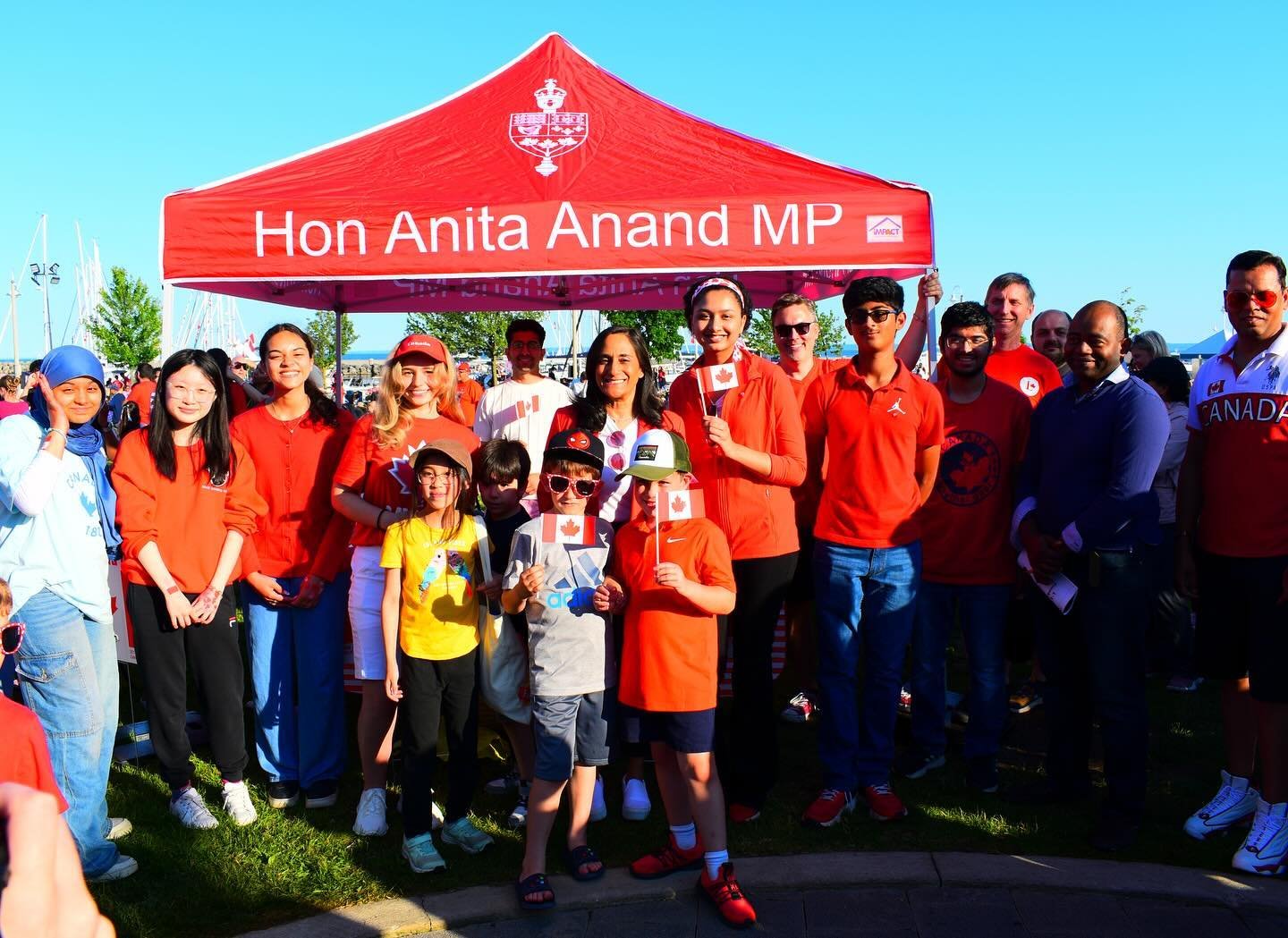 Big thanks to the incredible group of volunteers who joined us to celebrate Canada Day in #Oakville!🇨🇦❤️