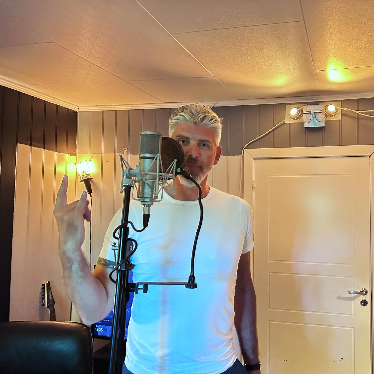 Some metal vocals for a Sunday afternoon; surprisingly not illegal even though it&rsquo;s louder than a lawnmower. #helligdagsbr&aring;k