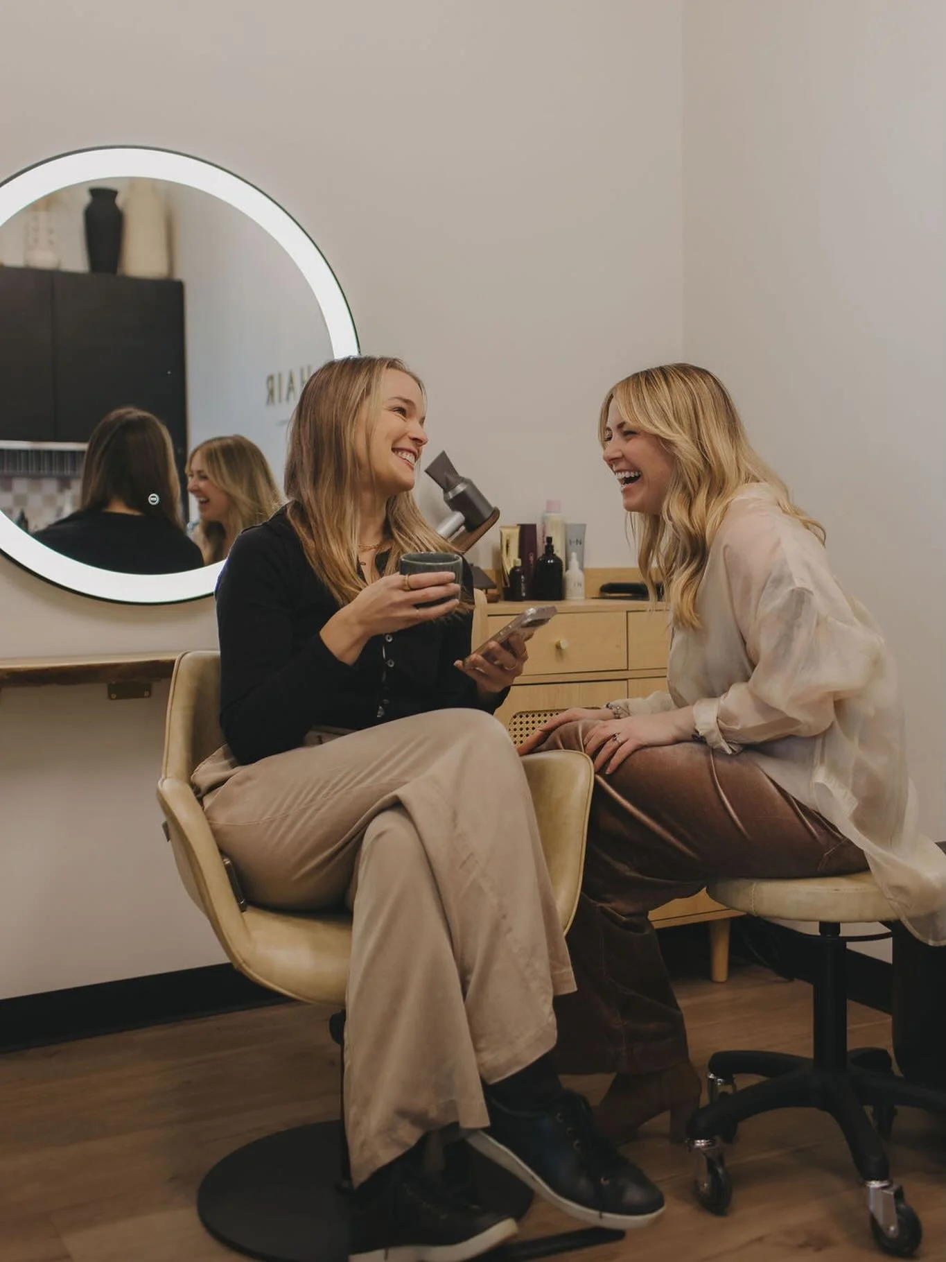 Complimentary Hair Color Consultations ✨

Before we book your first color appointment, I always recommend a consult and here&rsquo;s why I&rsquo;ve made them complimentary:

Hair color isn&rsquo;t one-size-fits-all. Your hair history, lifestyle, goal