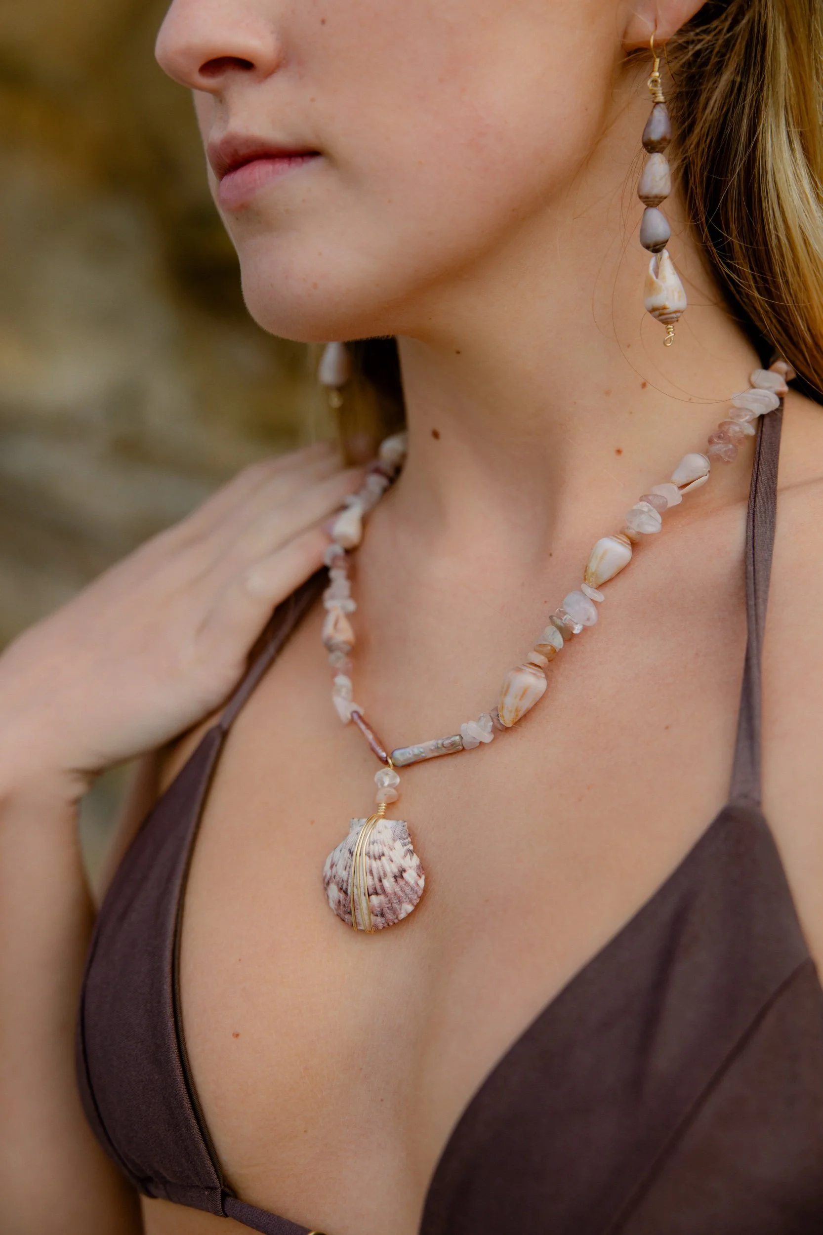 Hibiscus Holly Shell Necklace