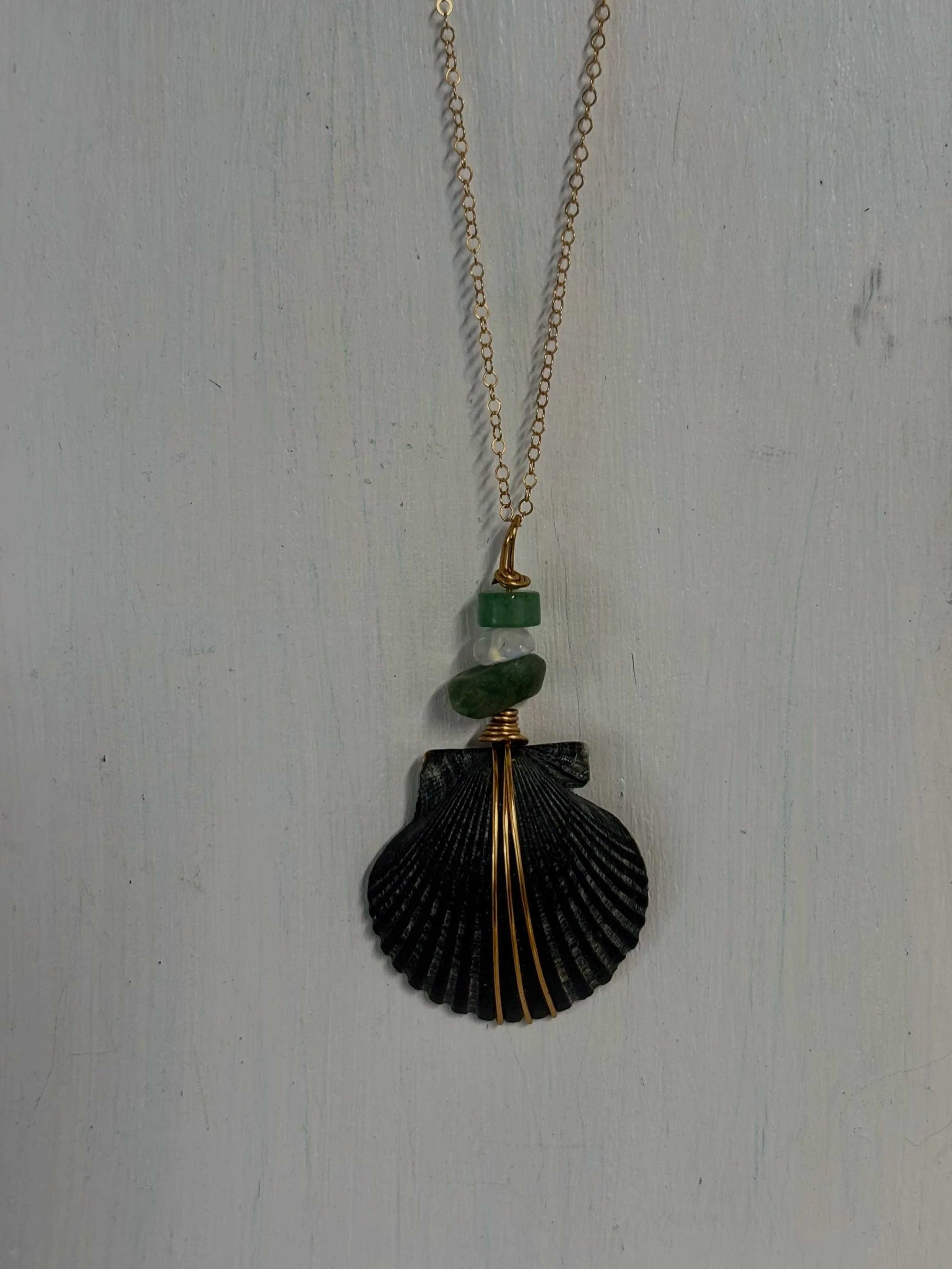 Merry Mistletoe Shell Necklace