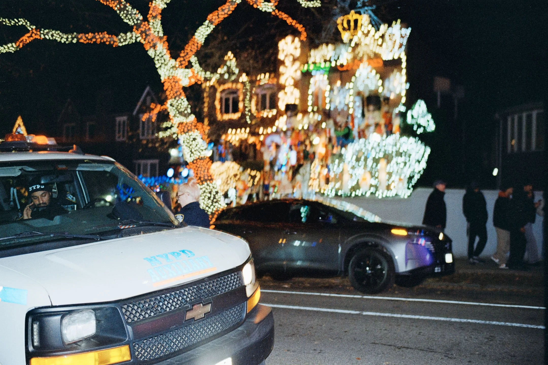 Dyker Height Christmas Light 2025 Koda200 (13).JPG
