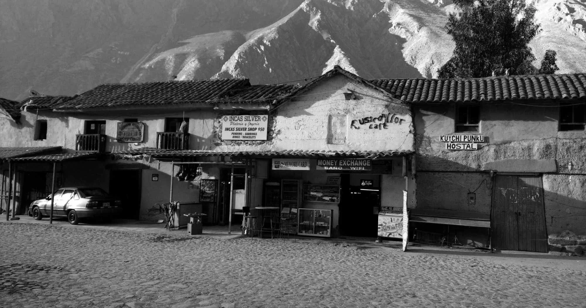 Black and white image of a store front in Peru.