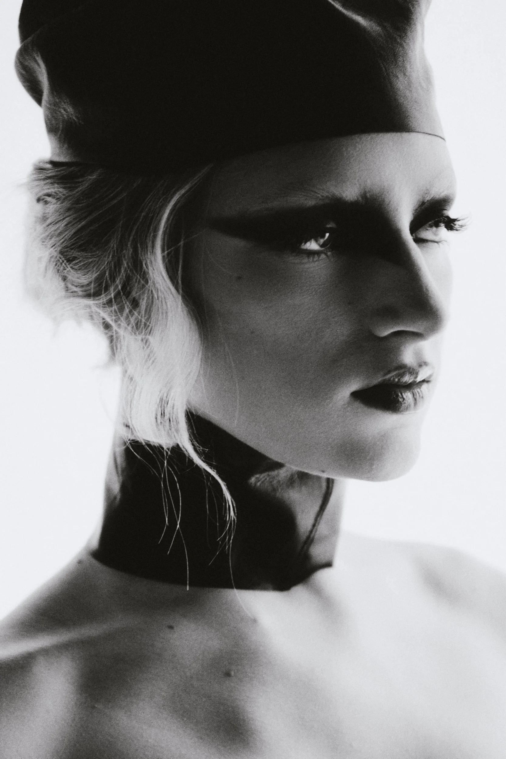 OBSIDIAN CHOKER