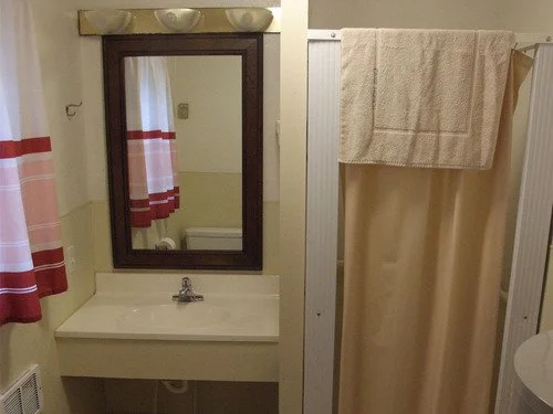 oriole.lookout.bathroom_1000px.jpg