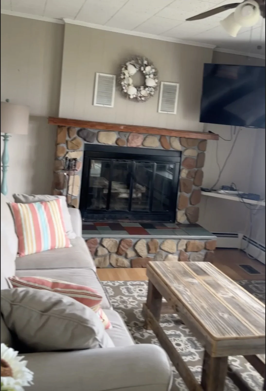 livingroom before .jpeg