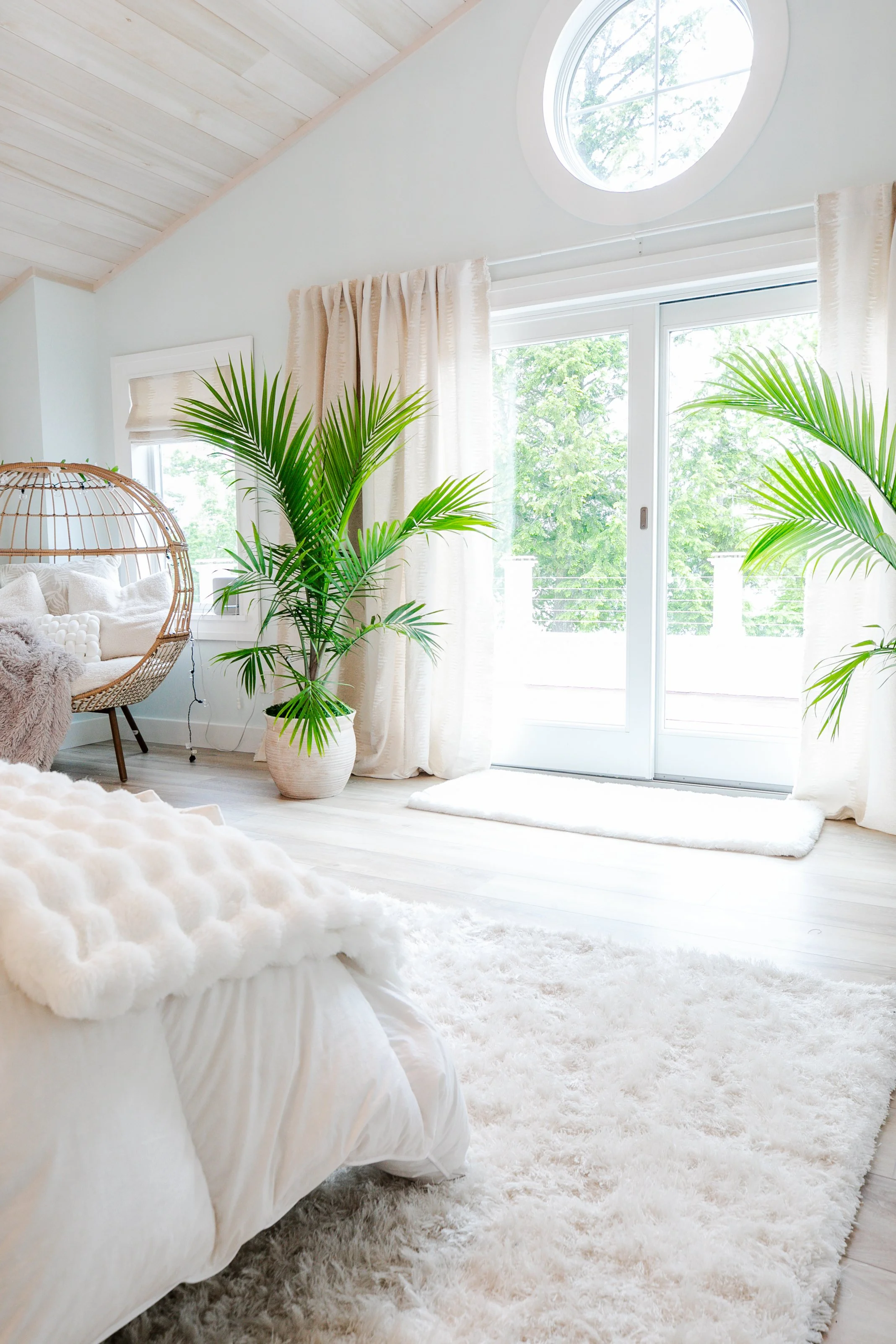 BedroomTwoPlants_-3.jpg