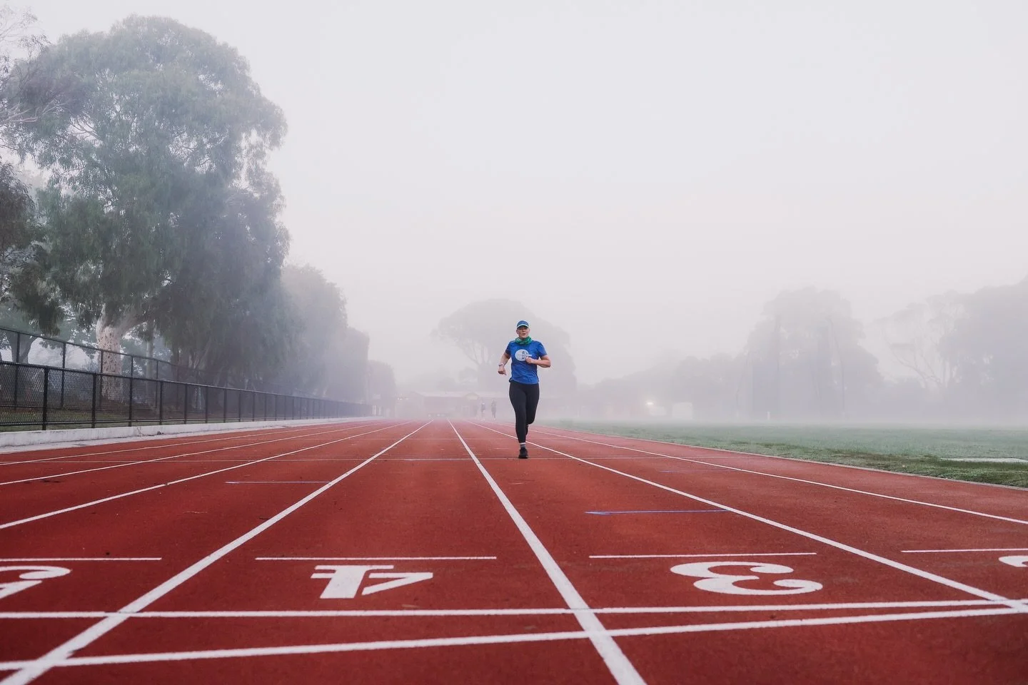 When booking in this track shoot for @hubrunners I thought to myself wouldn&rsquo;t a foggy sunrise be amazing&hellip;. 
But this is Melbourne girl, unpredictable as all hell!  As it turns out a month later, we were gifted a magical foggy morning and