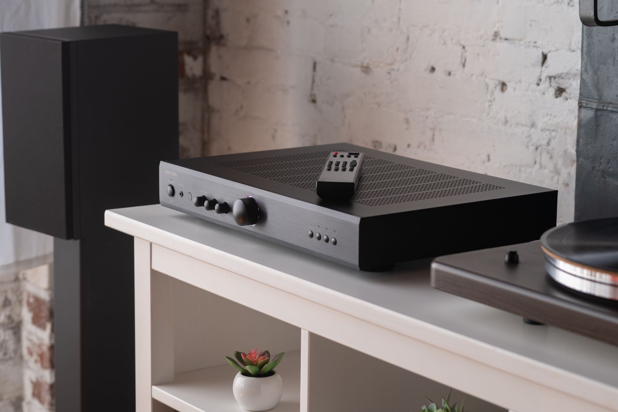 Video: Rotel A8 Review