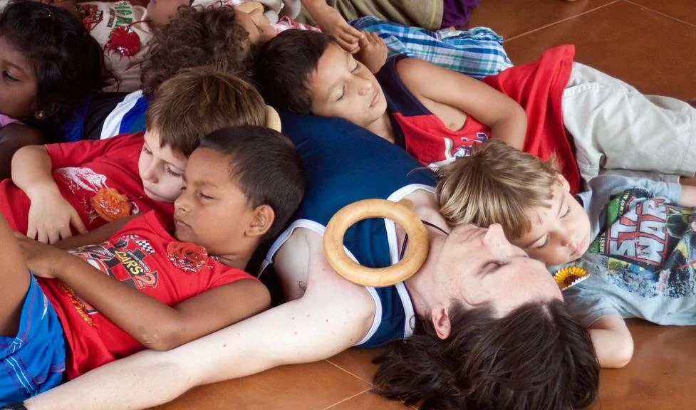 Esperienza educativa che aiuta i bambini a sviluppare senso di inclusione e accettazione